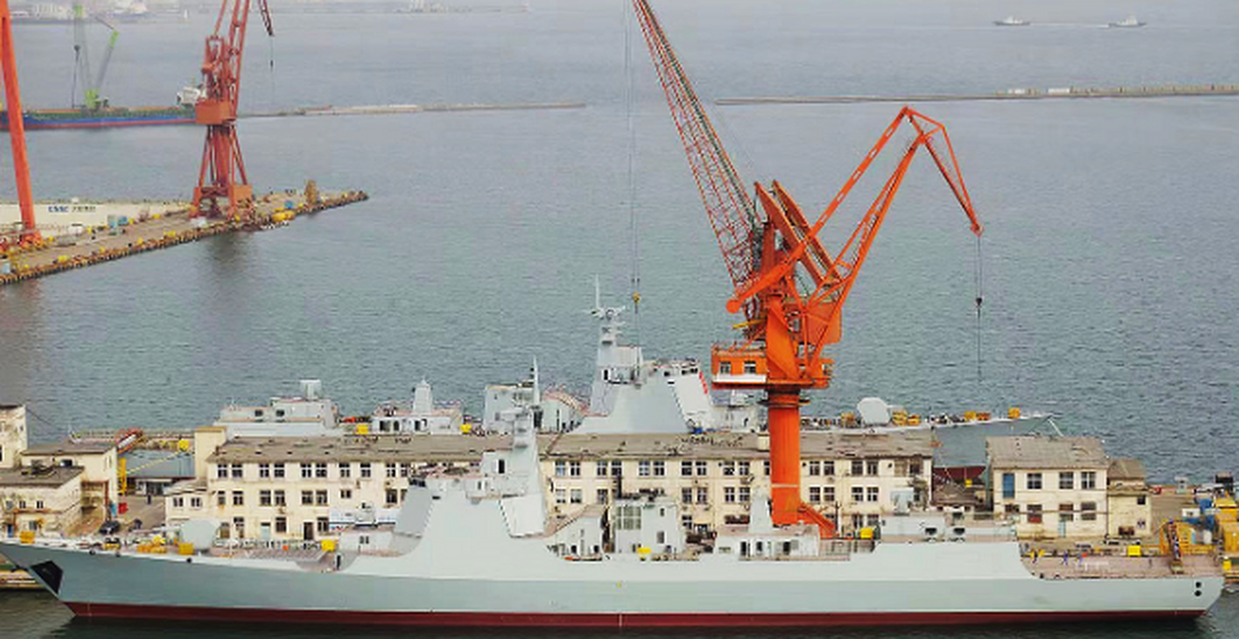 2艘052d下水,升级有限有点失望,中国对052d的改进,还不够大胆 在经过