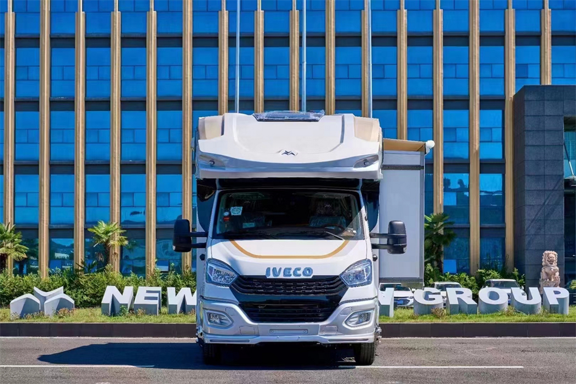 【隆翠房车1号c618双拓展旗舰版】采用的是4.