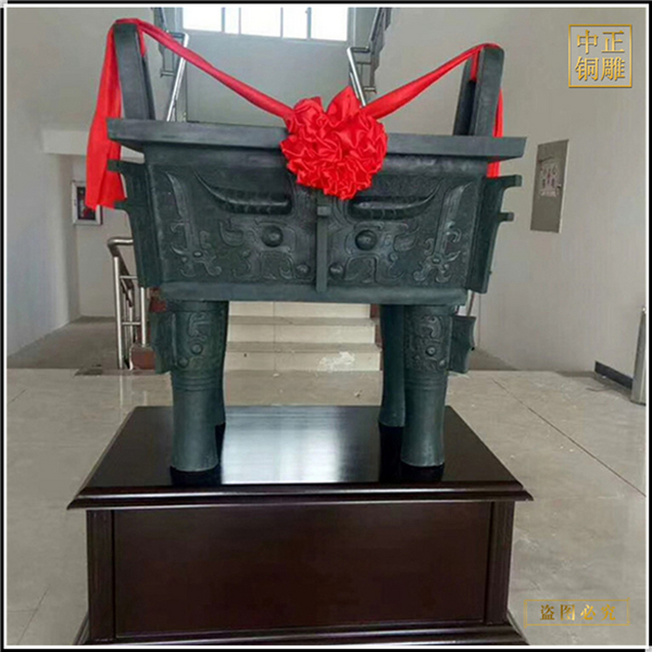 仿古司母戊铜鼎 大型司母戊铜鼎工艺品批发 大型四方铜鼎 在古代,青铜