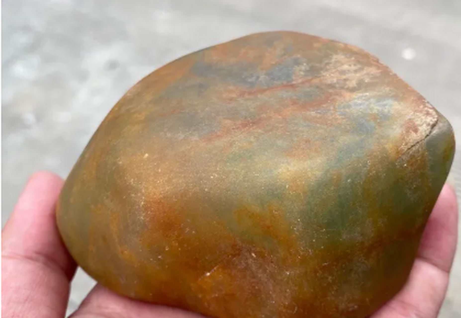 点击头像看直播##翡翠原石#  大马坎水石,油性十足,整块脱沙,高高