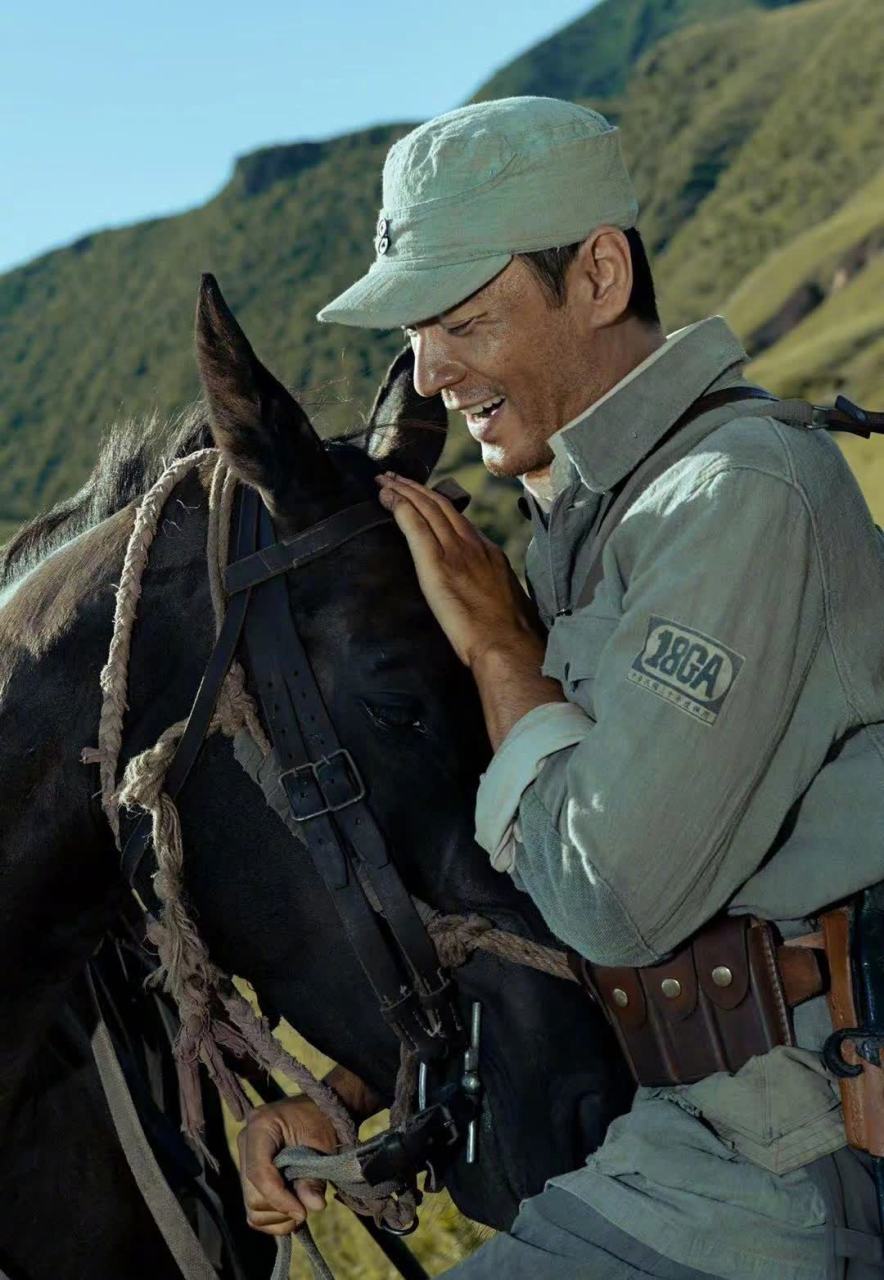 李光洁说能参军是演员的荣耀#李光洁在电影《我和我的父亲》中源挝