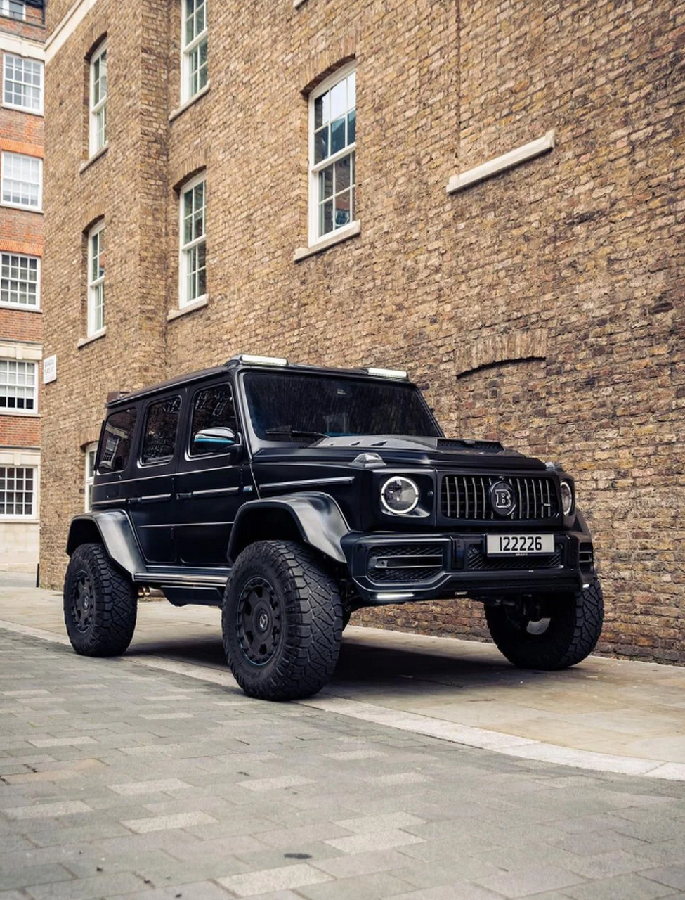 朋友们,让我带你领略一下奔驰巴博斯g700的狂野与尊贵!