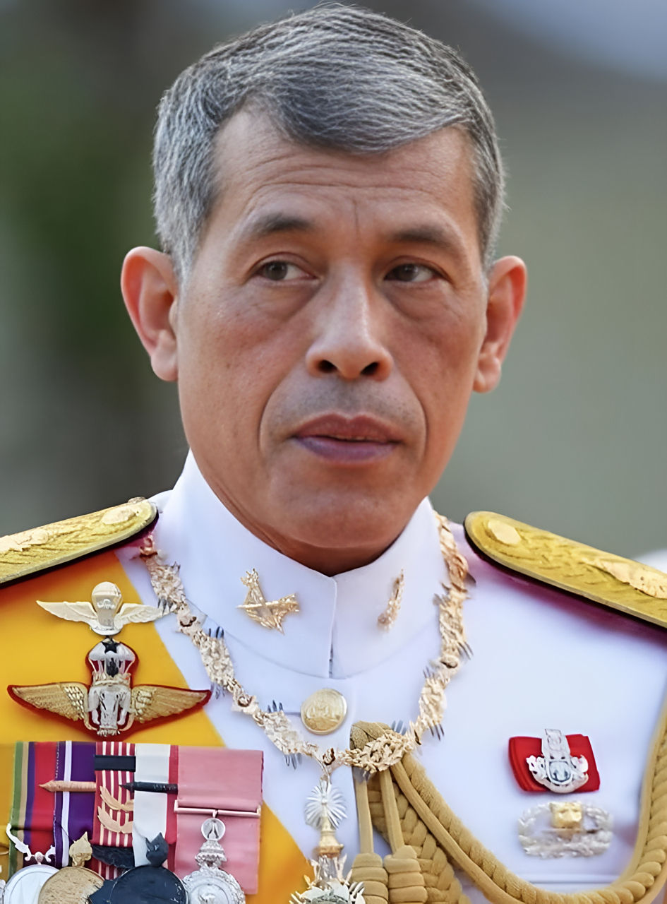 为了摆脱权贵玉坤家族的统治,泰王玛哈为了与原妃宋的婚事使出了浑身