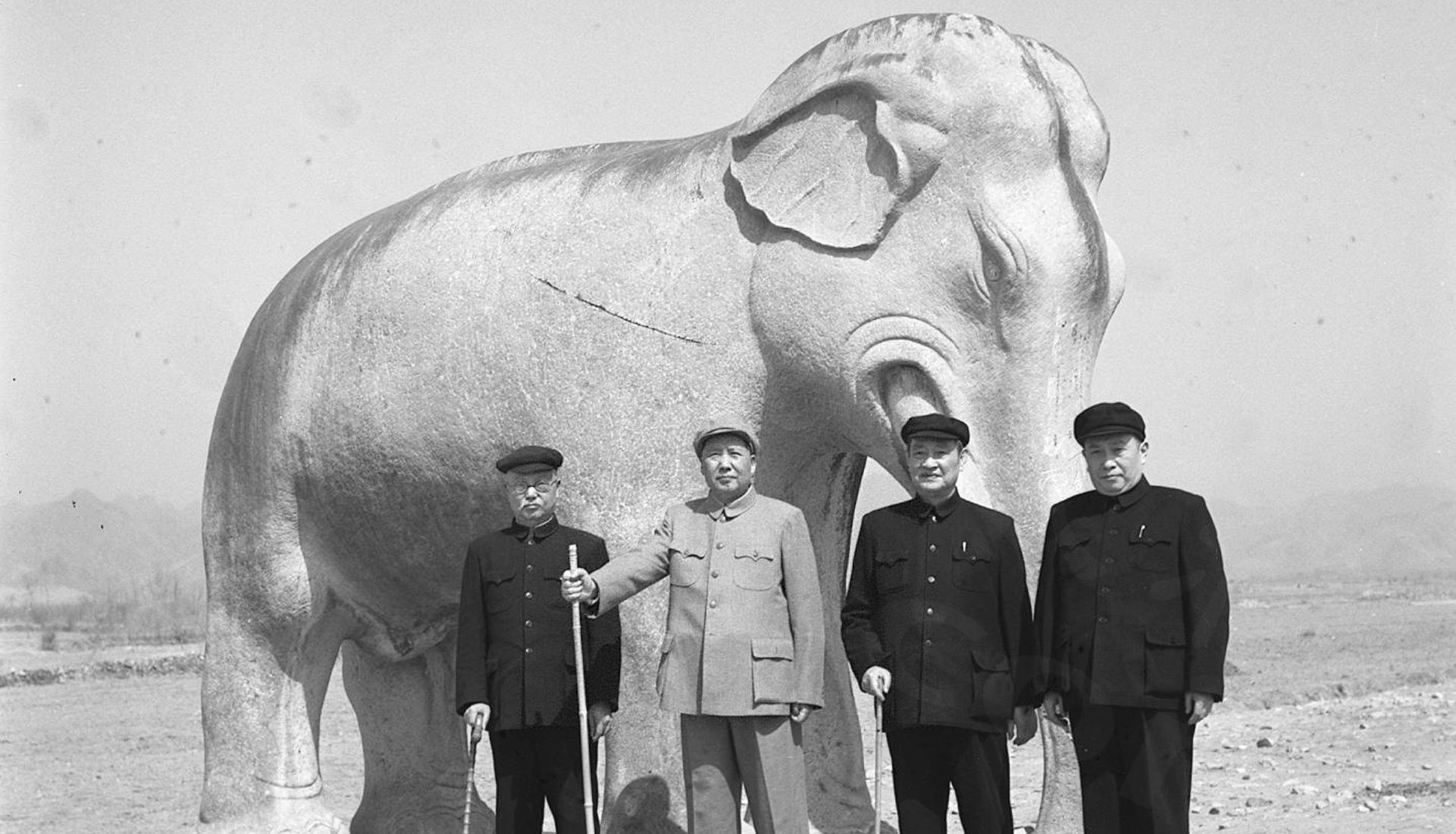 张艺兴的曾外祖父(也有说是外曾祖父)程星龄老照片:与最高首长,程潜