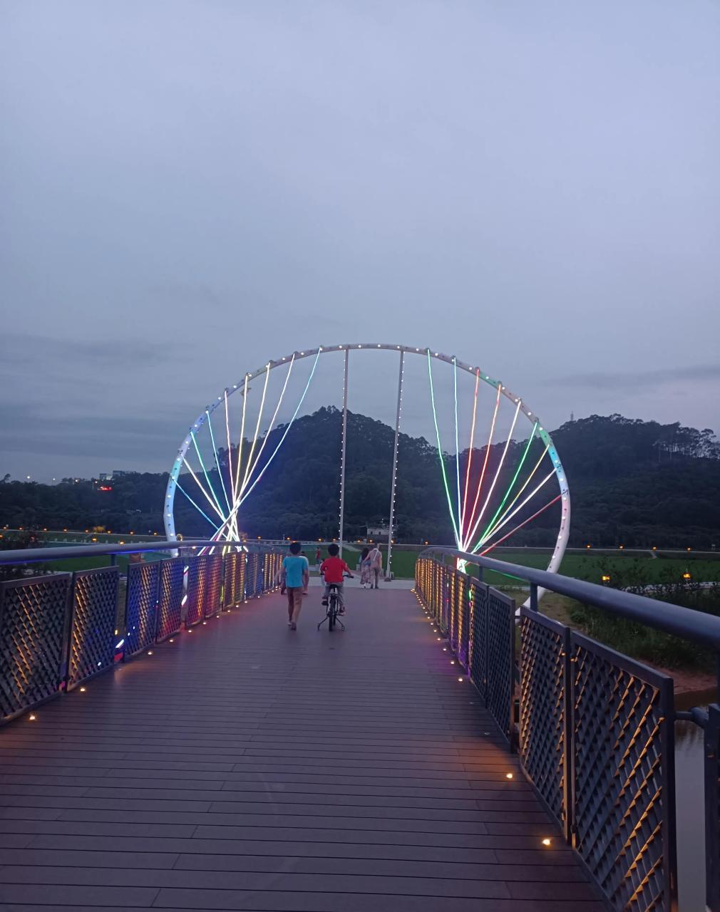 附近的黄牛埔森林公园风景挺不错的,周末或者节假日的白天太热闹了,我