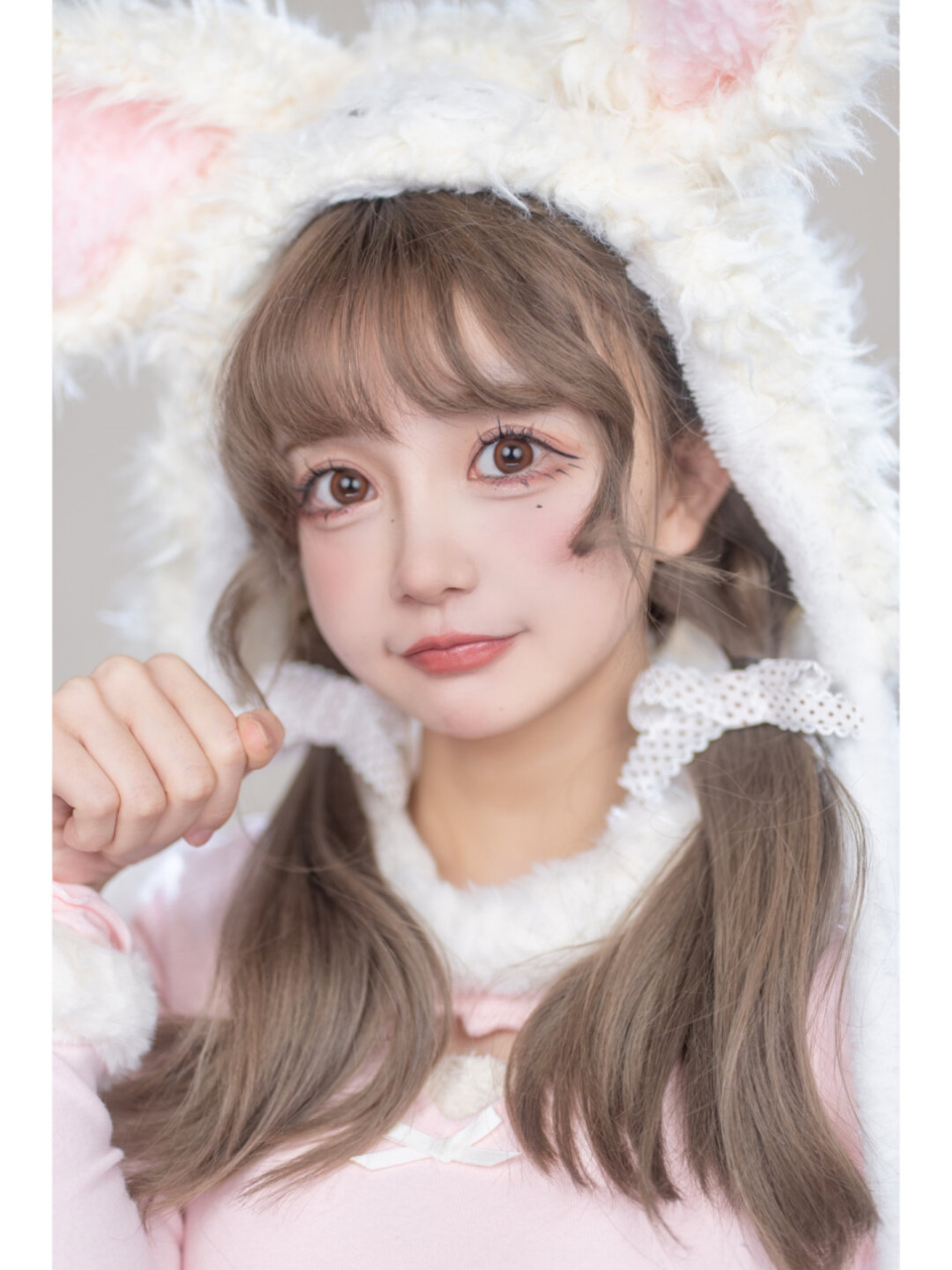 兔系妆容  你就是来接班的小兔子  兔年到了,画一个灵动的兔系妆容吧!