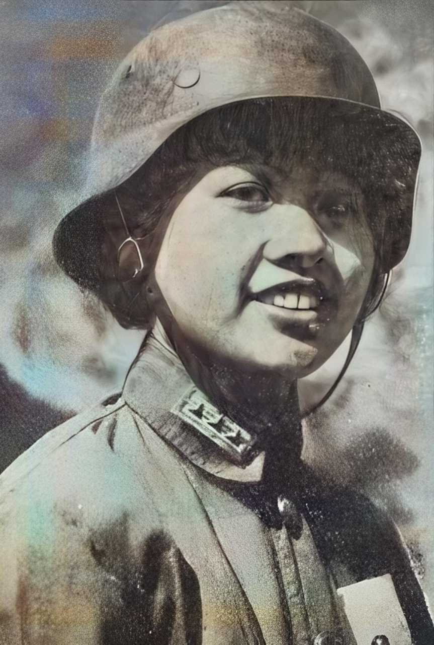 抗日战争时期女兵在部队中的照片. 当时,国家危在旦夕.