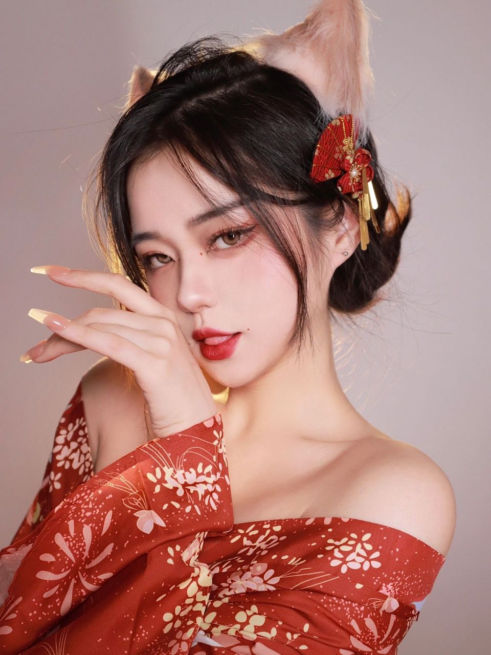 玉面小狐狸 甜欲狐系妆容  狐系眼妆真的很适合改变眼型～ 一整个圆眼