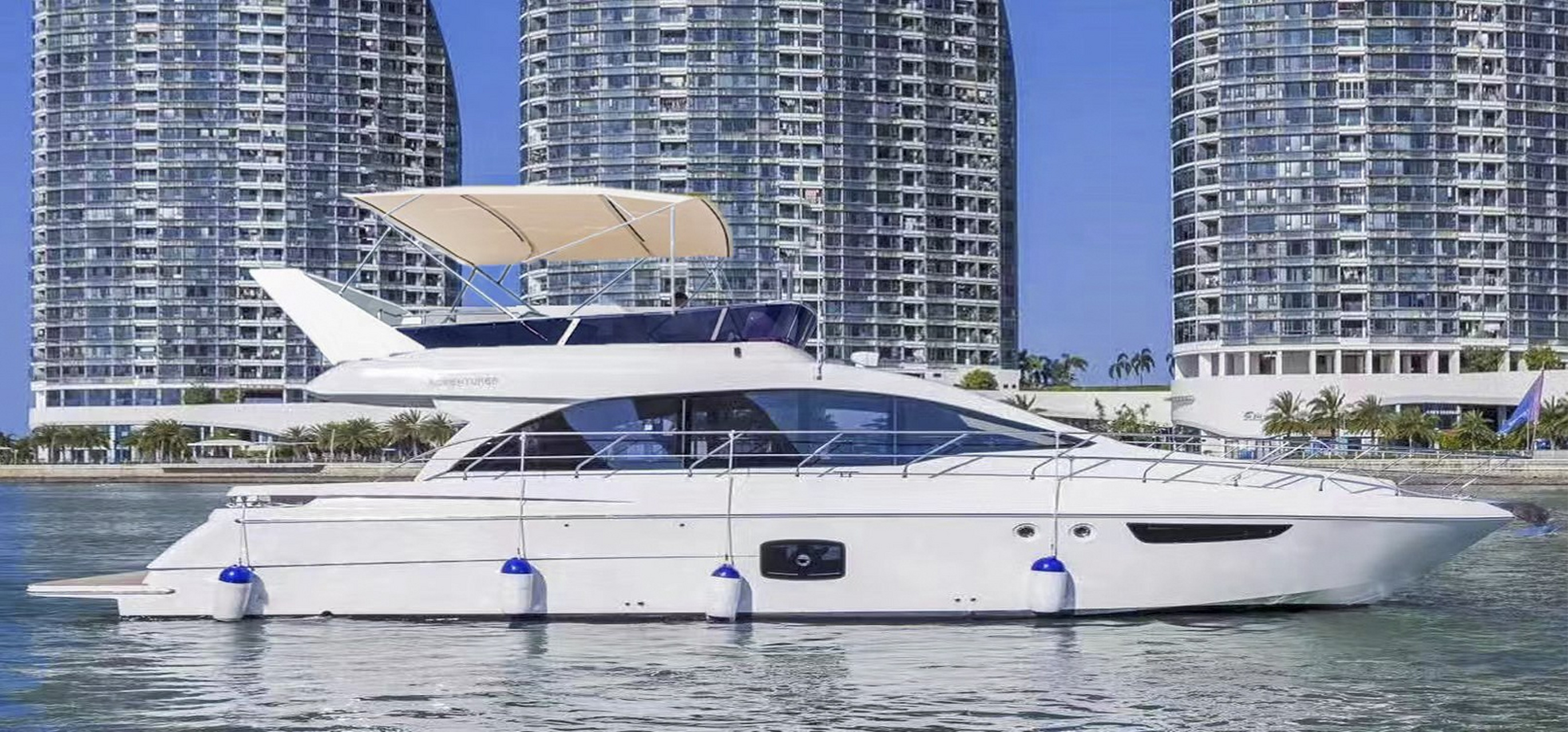 游艇宝贝原本只是游艇展销会上,为了吸引消费者眼球,拉高游艇出展的