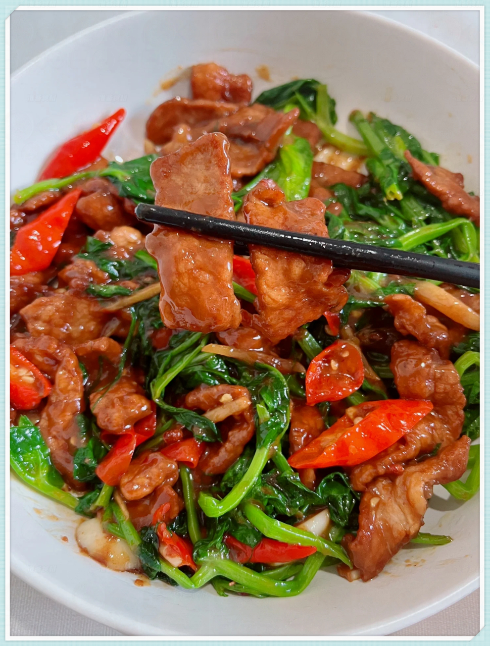 清香的豌豆尖与嫩滑的猪肉完美融合,口感绝佳.