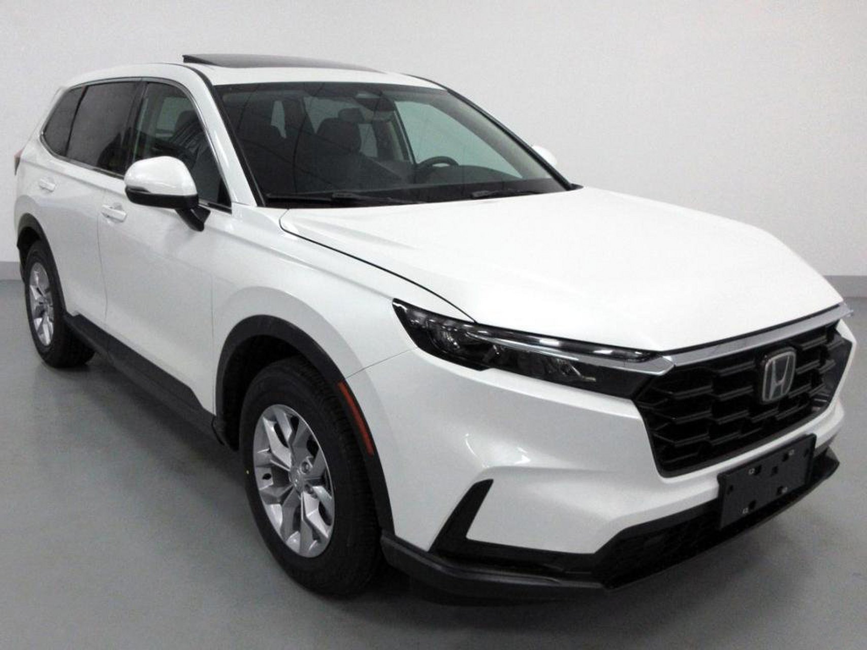 据获悉全新cr-v将定于9月下旬左右上市,外观方面新车采用了全新的设计