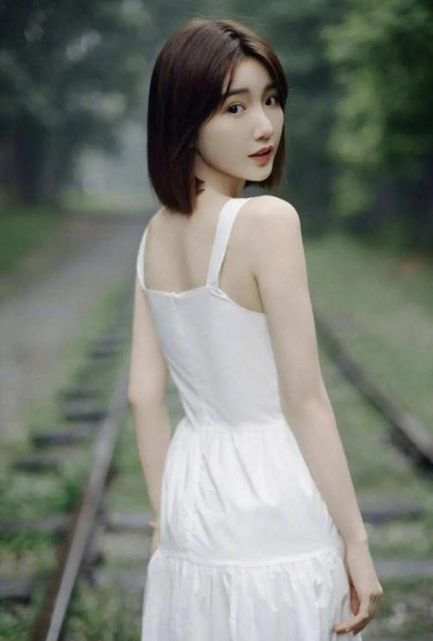 陈翔夜市摆摊# 有网友遇到陈翔夜市摆摊,看到陈翔就让人想到其前女友