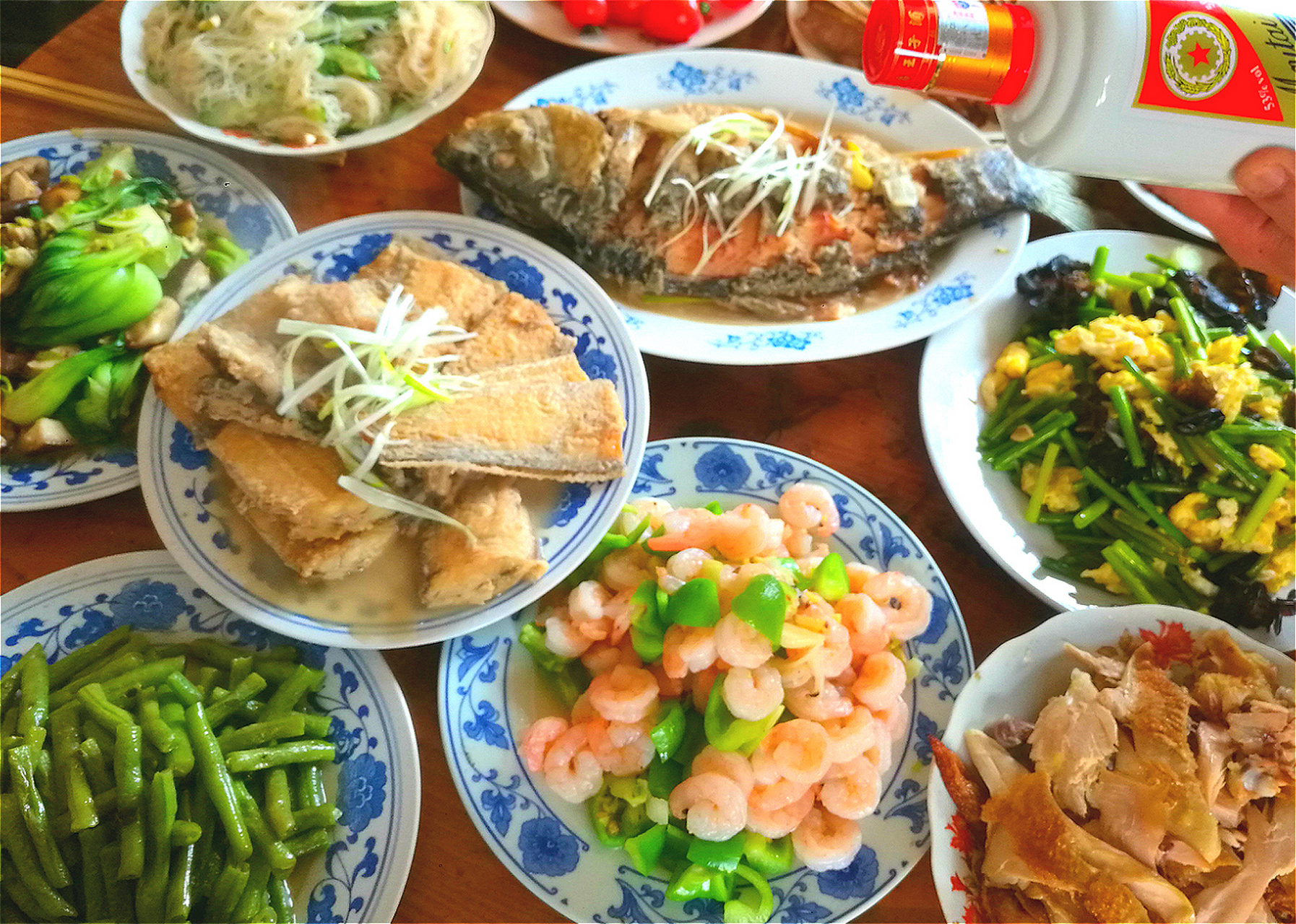 回娘家吃饭,老爸每次都会做一大桌子.