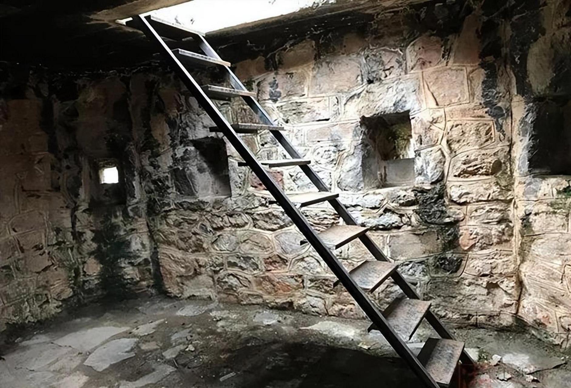 [沙尘暴]"山西梨园地宫案"2003年,山西种梨大户囚禁多名少女,最小的仅