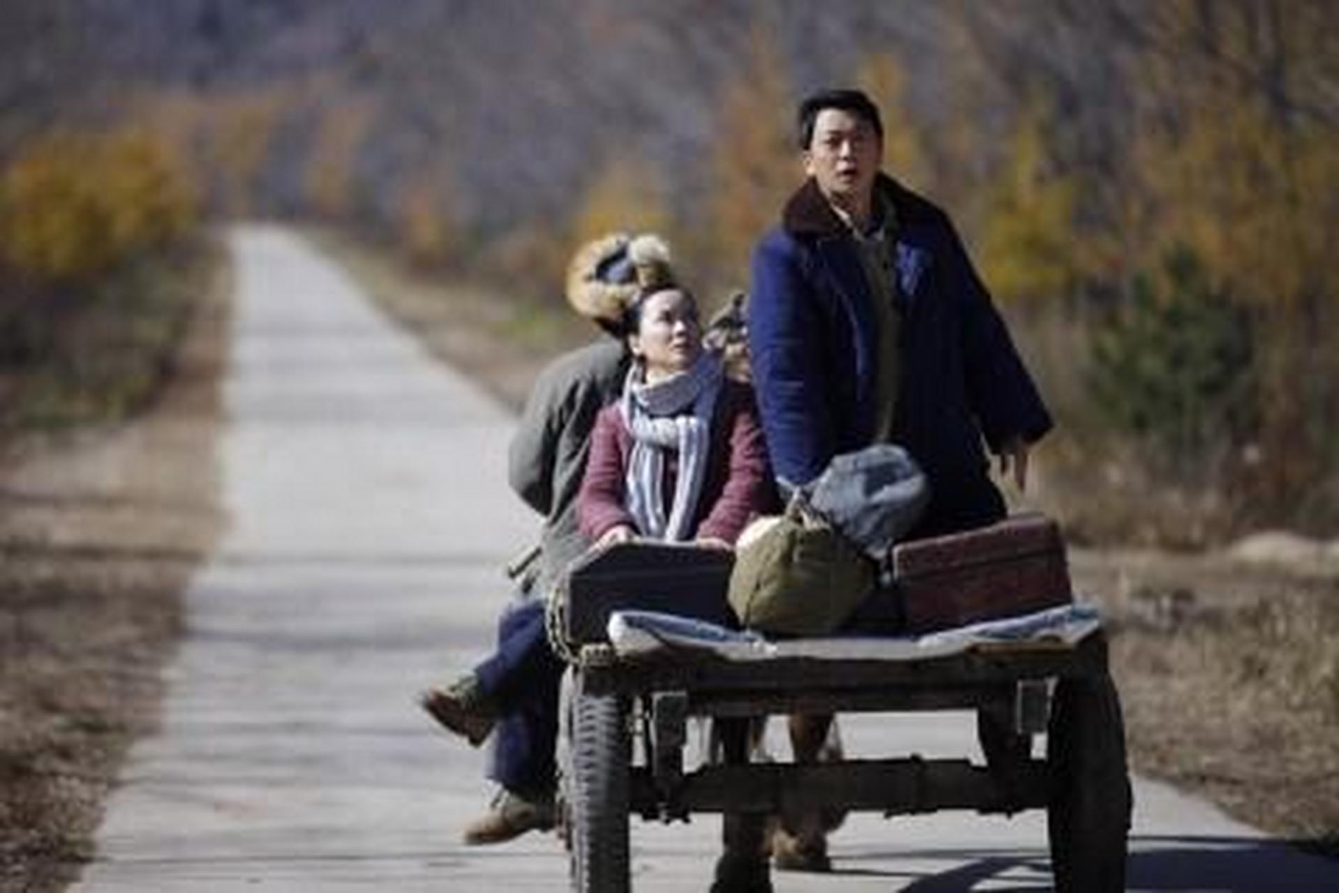 王二以为陈清扬睡着了的时候,偷偷在她肚脐上亲了一口,陈清扬身体有了