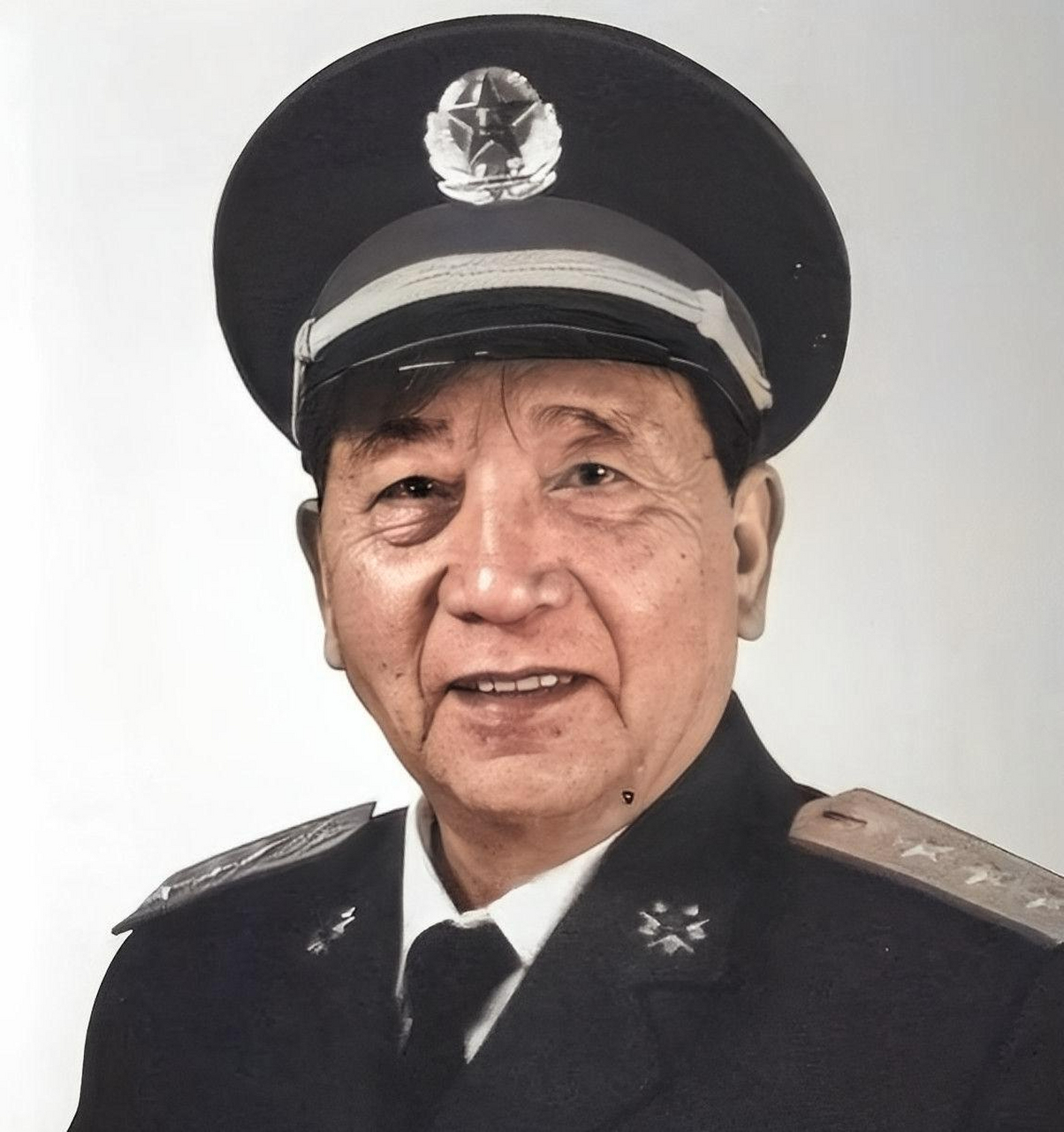 1979年,李敏的家庭陷入困境,秦继伟将军亲自下令将她