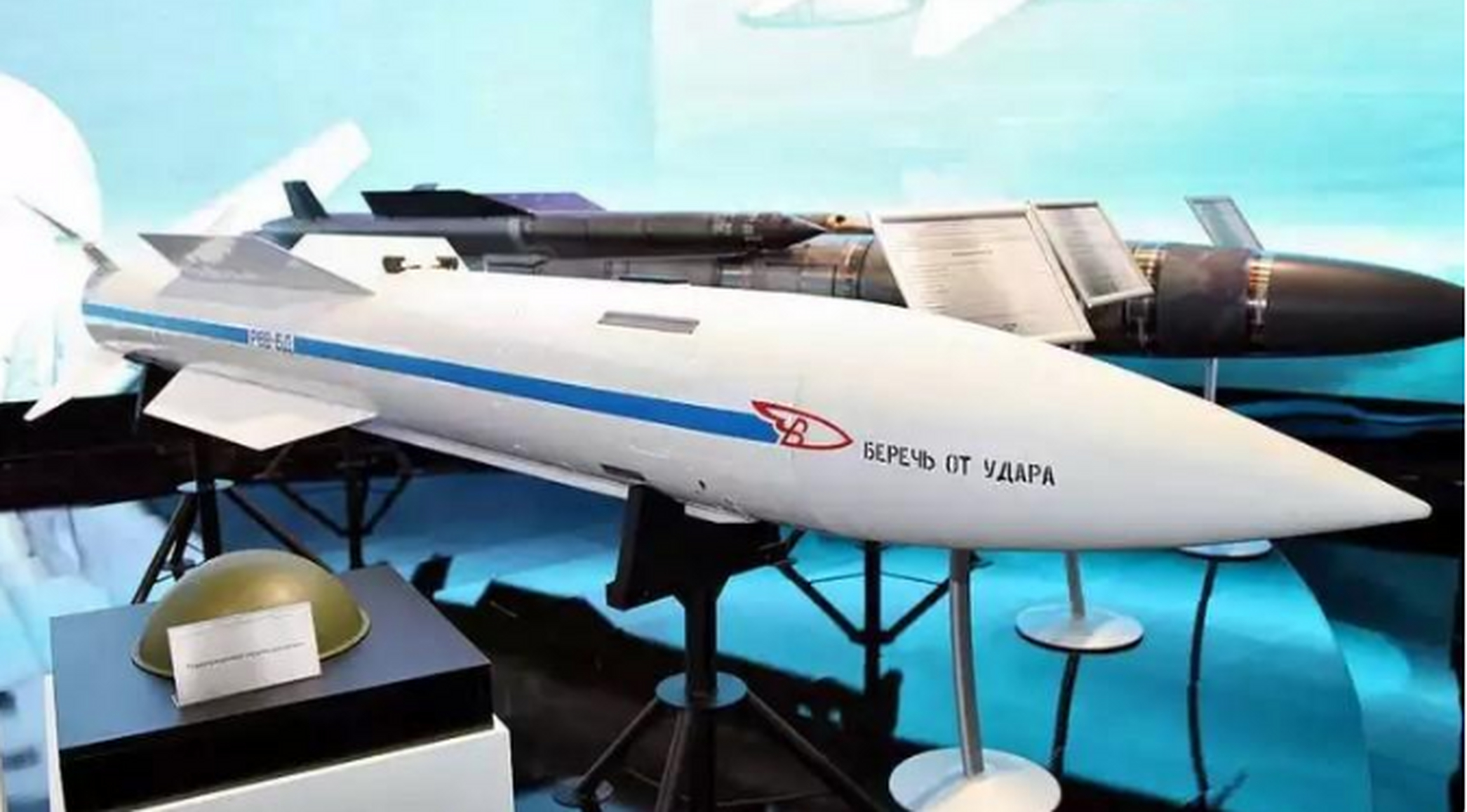 今年投产,美军新一代aim-260空空导弹,将全面超越中国pl-15?