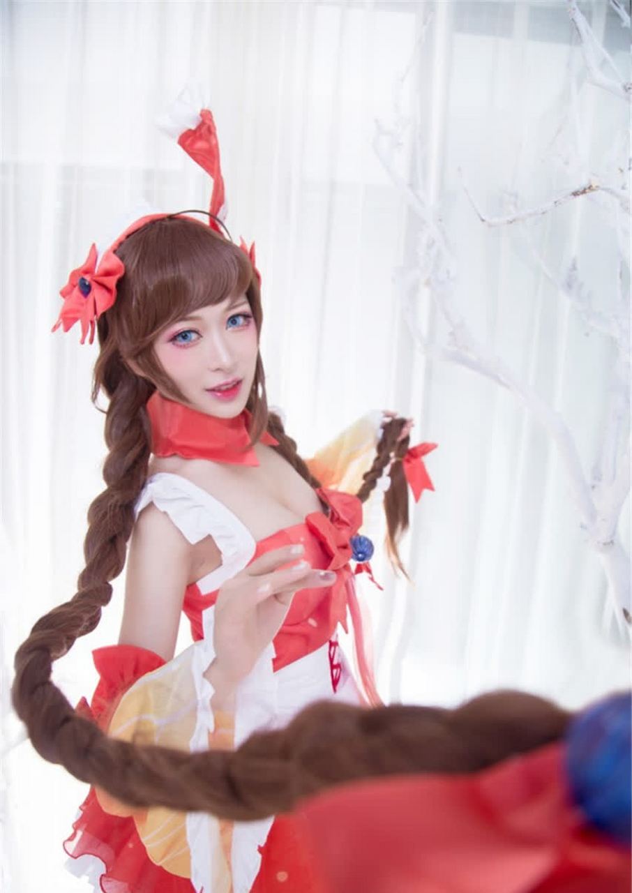 你还喜欢峡谷最美腿的大乔姐的扇子女仆装吗? 你觉得漂亮吗?