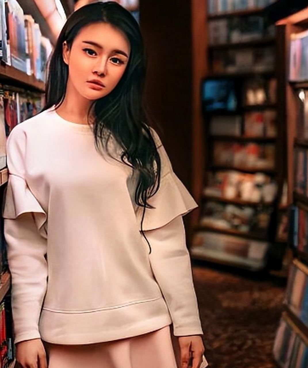 冉莹颖是一个漂亮的姑娘,在她16岁那年,因为长得好看,被评选为贵州