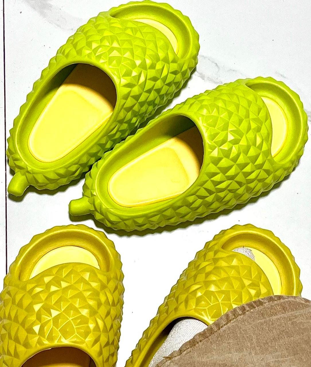 这双榴莲拖鞋真的很可爱.