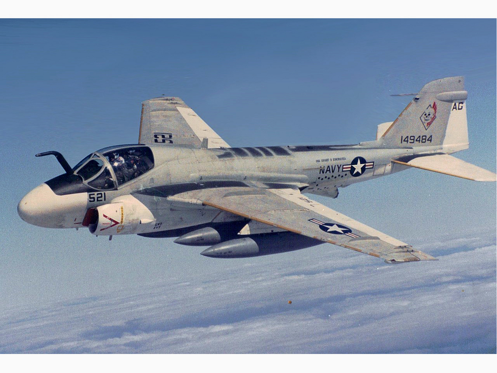 a-6攻击机,绰号:入侵者,是20世纪50年代末期由美国格鲁曼公司研帜的