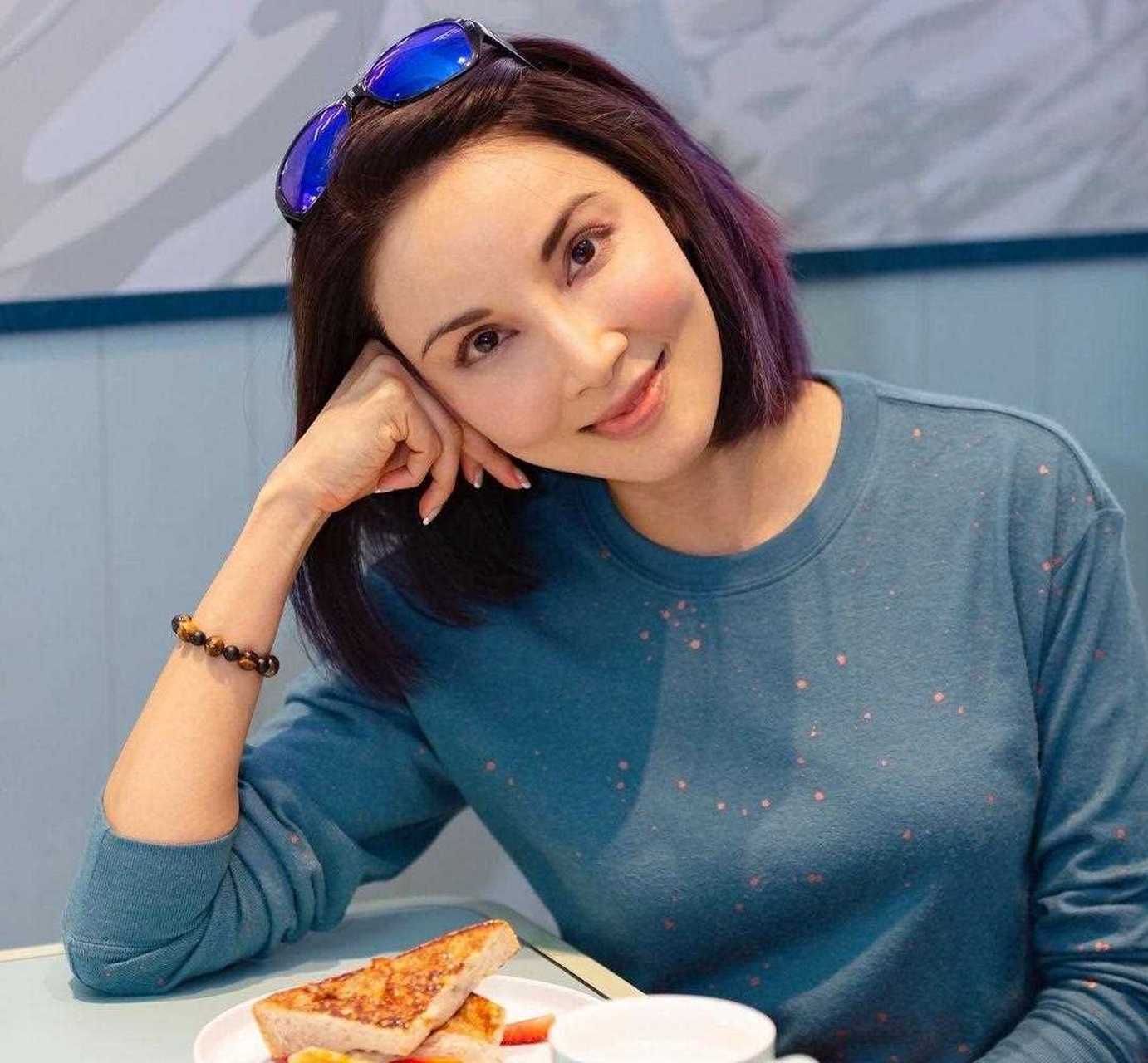 香港演员郑雪儿分享生活近照,她身材还是那么好