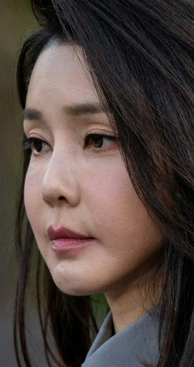 韩国总统夫人金建希访美的高清镜头,看这皮肤状态