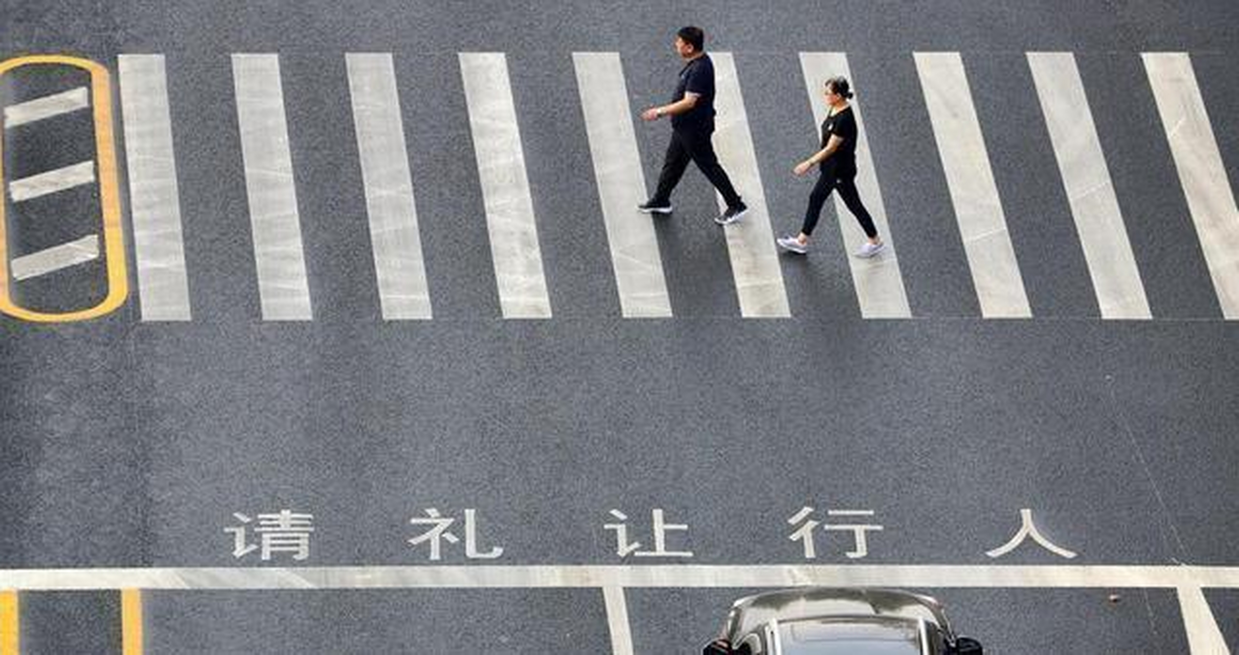 礼让行人#  首先,大家可能有一个误区 礼让行人指的是车辆右转的