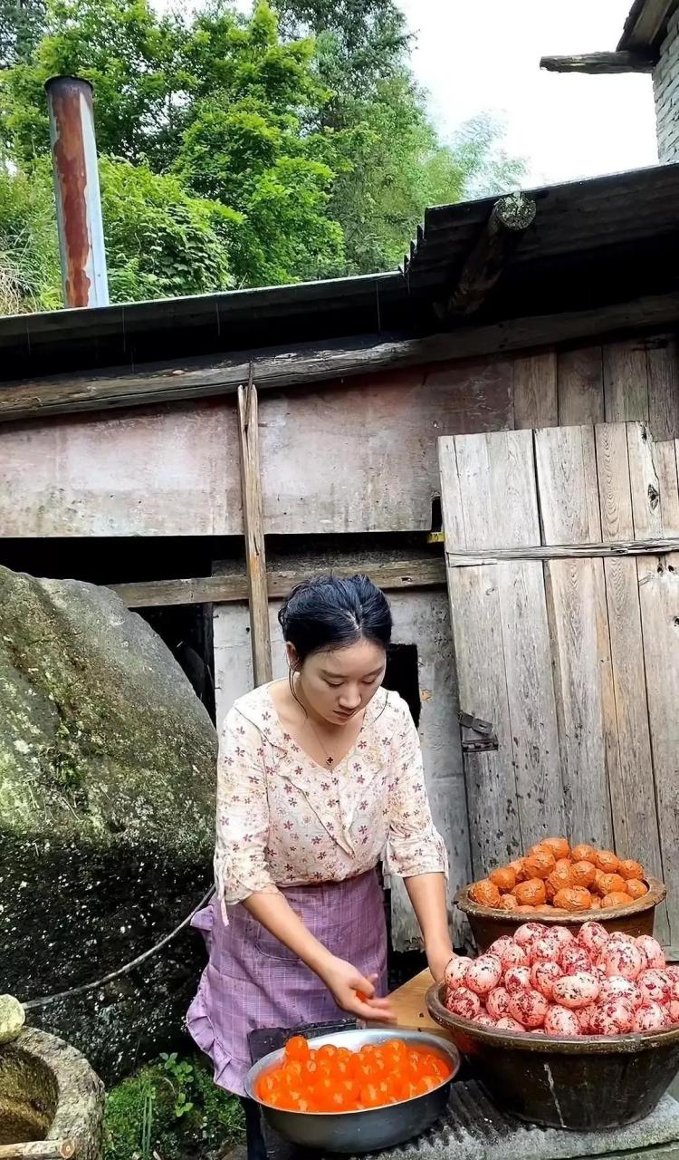 gif创作人# 武夷乡愁沈丹 最近几天经常看武夷乡愁沈丹的视频,三农