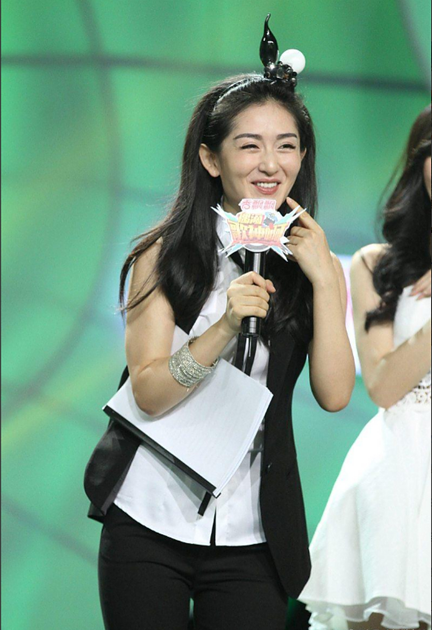 作为娱乐圈的知名人士,谢娜的一举一动备受瞩目,尤其是生育问题更是