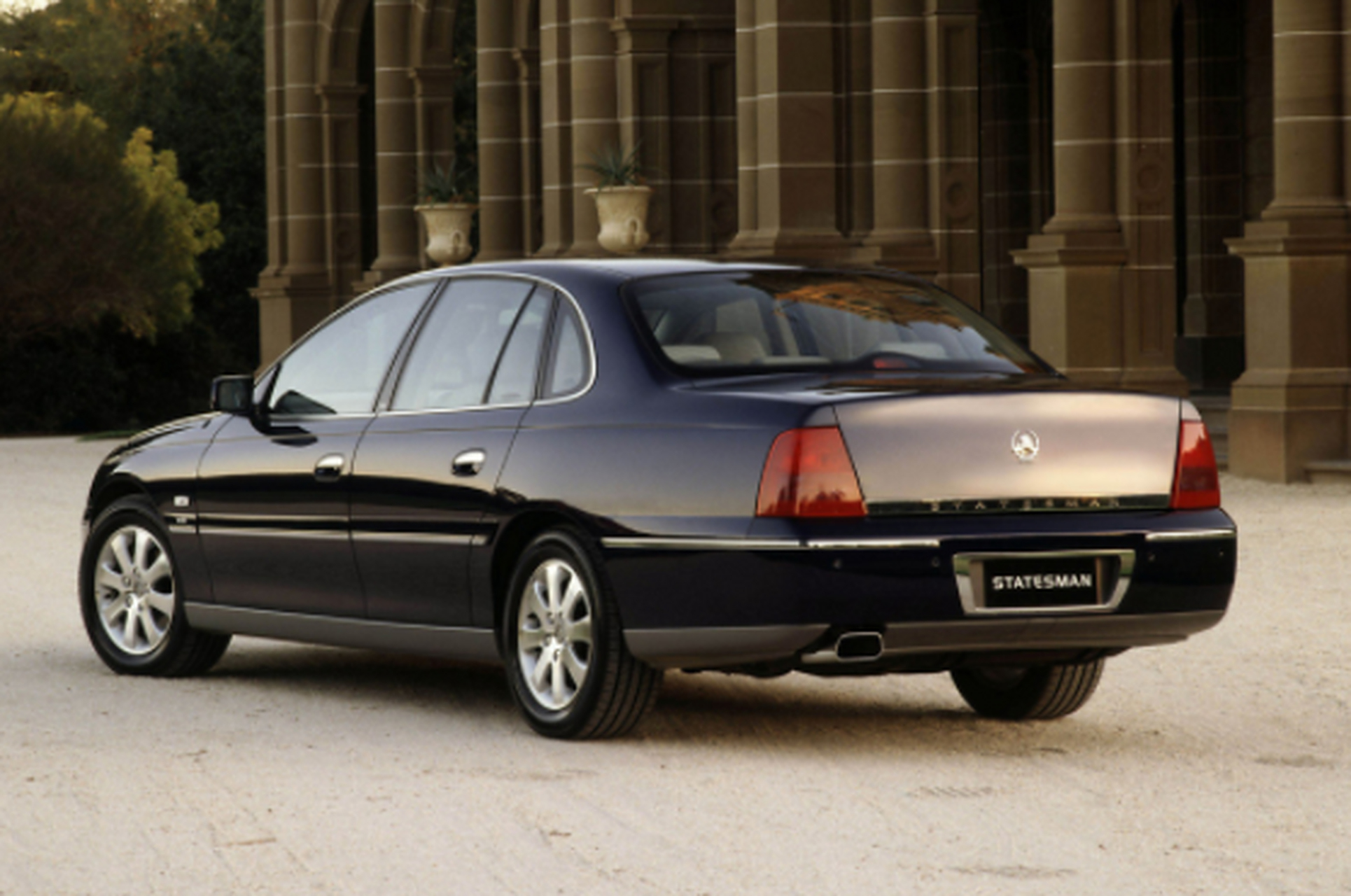 别克荣御并非凭空蹦出来的车型,也不是泛亚主导设计的车型,而是来自于