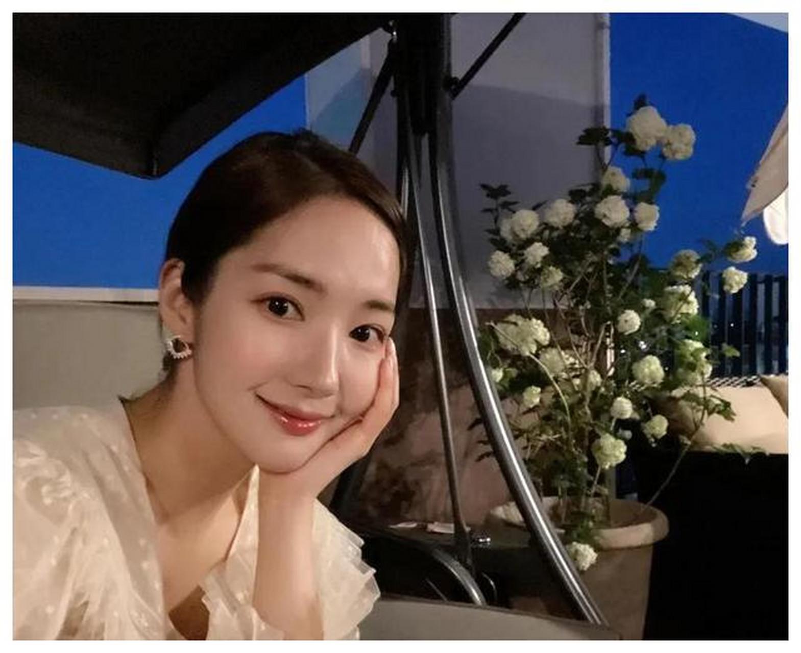 更新朴敏英图片,34岁冻龄女神!微笑女神!