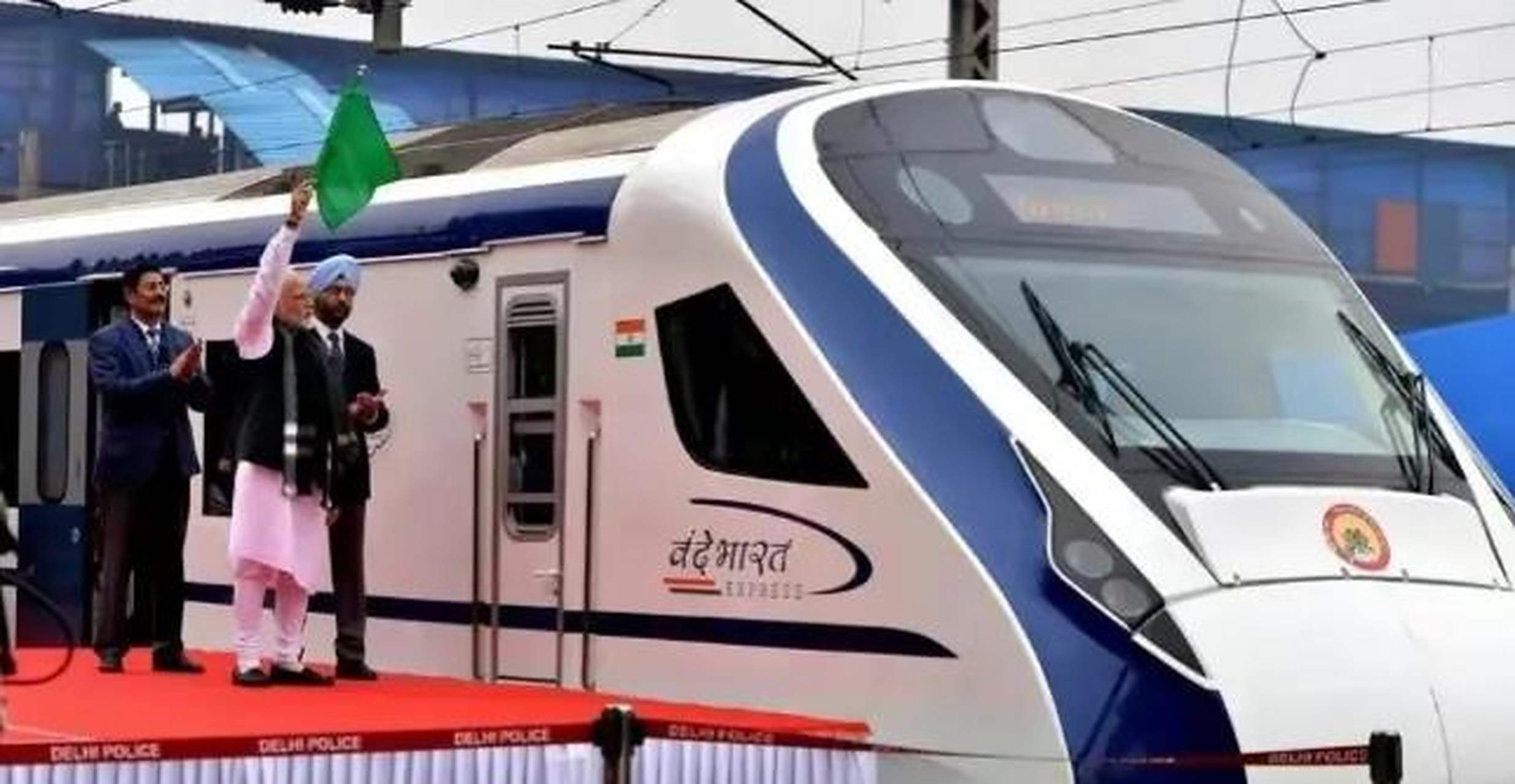 2019年2月15日,印度总理莫迪去参加"致敬印度号"高铁列车的剪彩仪式