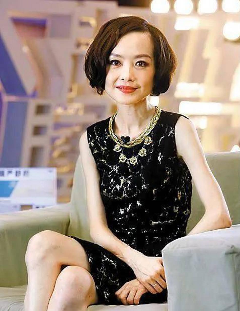 让人看的可怕,原本我特别欣赏她的才华,但现在看到她,我甚