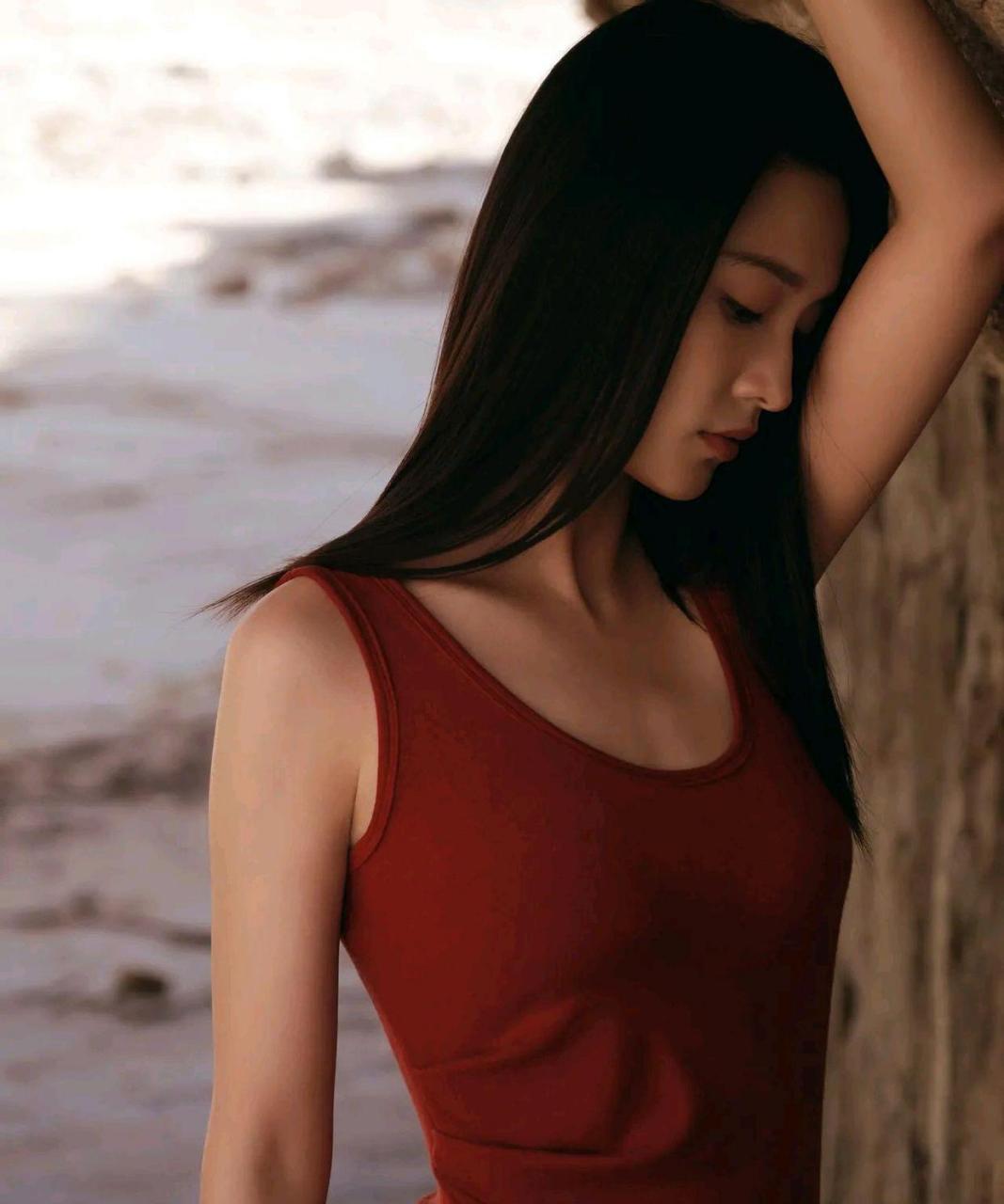 李沁精修美图来了,美是美,但感觉像换了个人一样,气质完全变了.