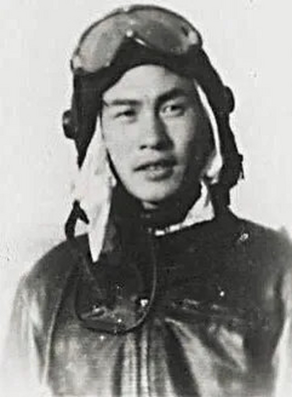 飞行员康庭梓,原本是1971年9月13日坠毁在蒙古温都尔汗三叉戟上的副