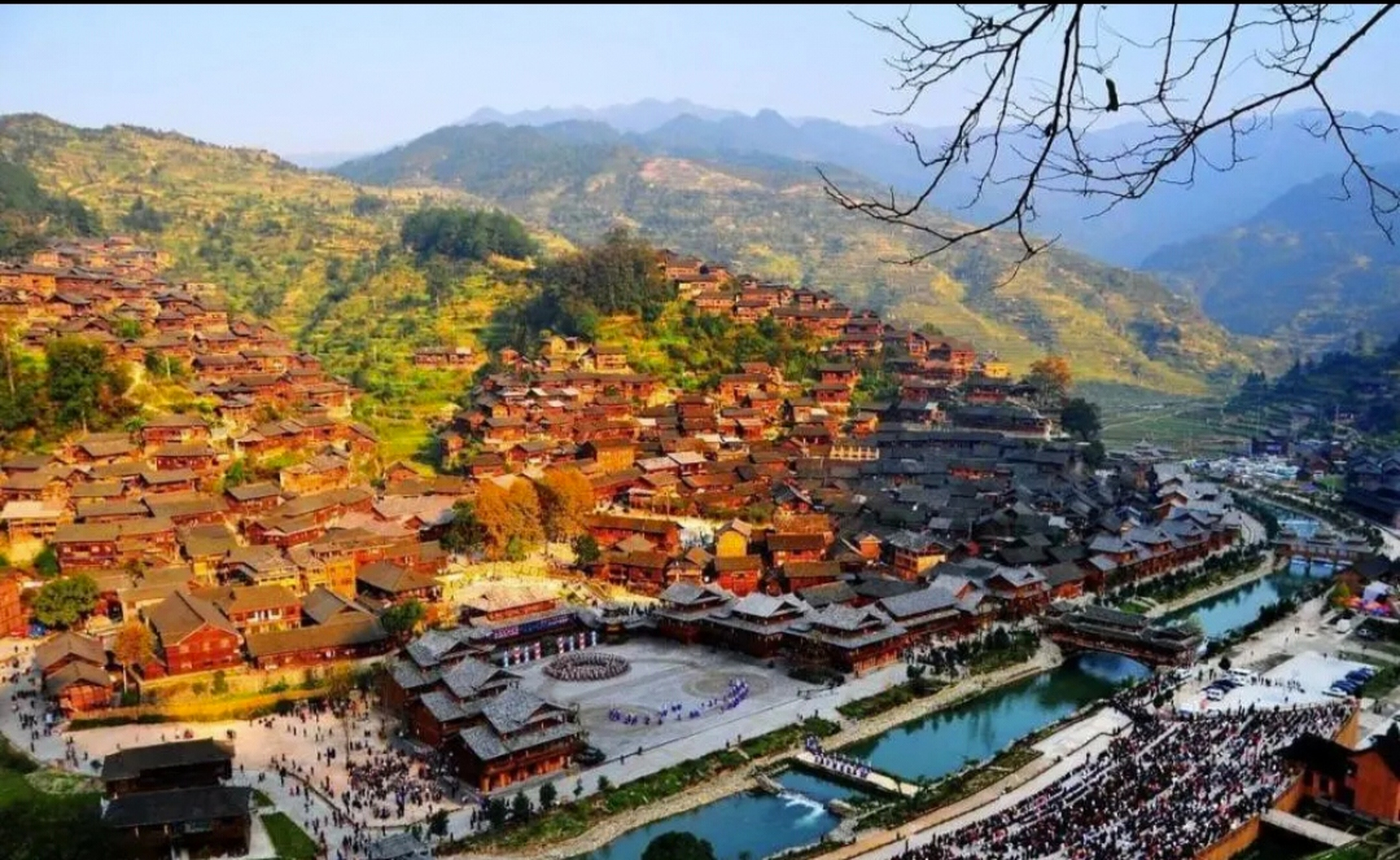 最美周边游# 西江千户苗寨,位于贵州省凯里市黄平县西江镇,是苗族