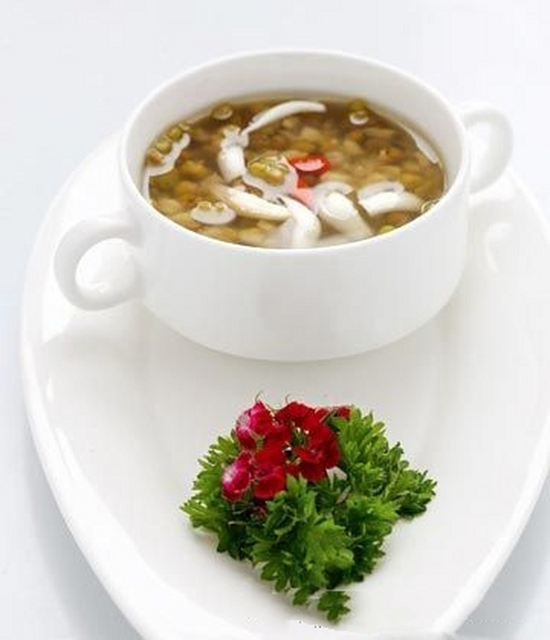 自制冰糖绿豆百合汤,润肺抗燥,美容养颜~ 食材: 绿豆500克,百合50克