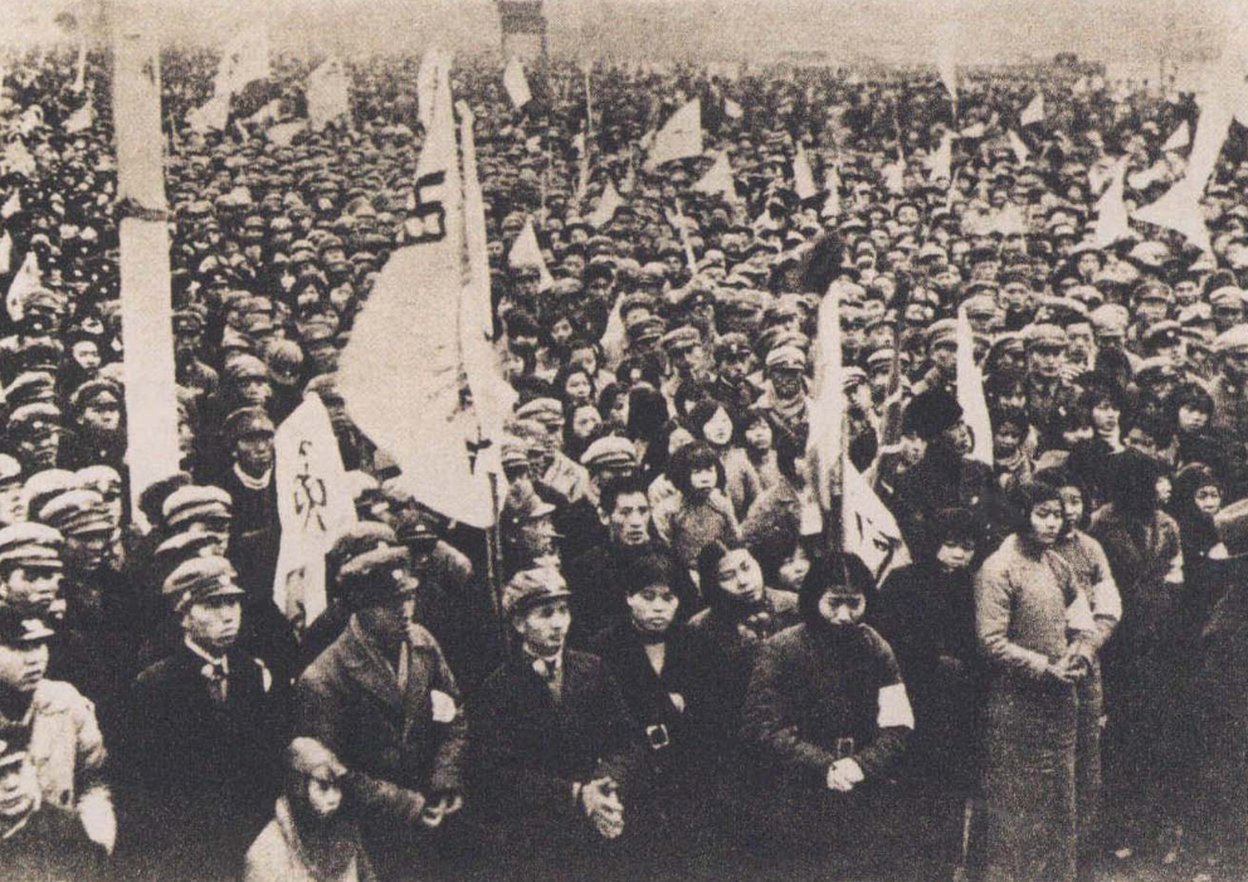 1936年12月9日,西安事变前三天,学生和各界爱国人士一万多人冒着凛冽
