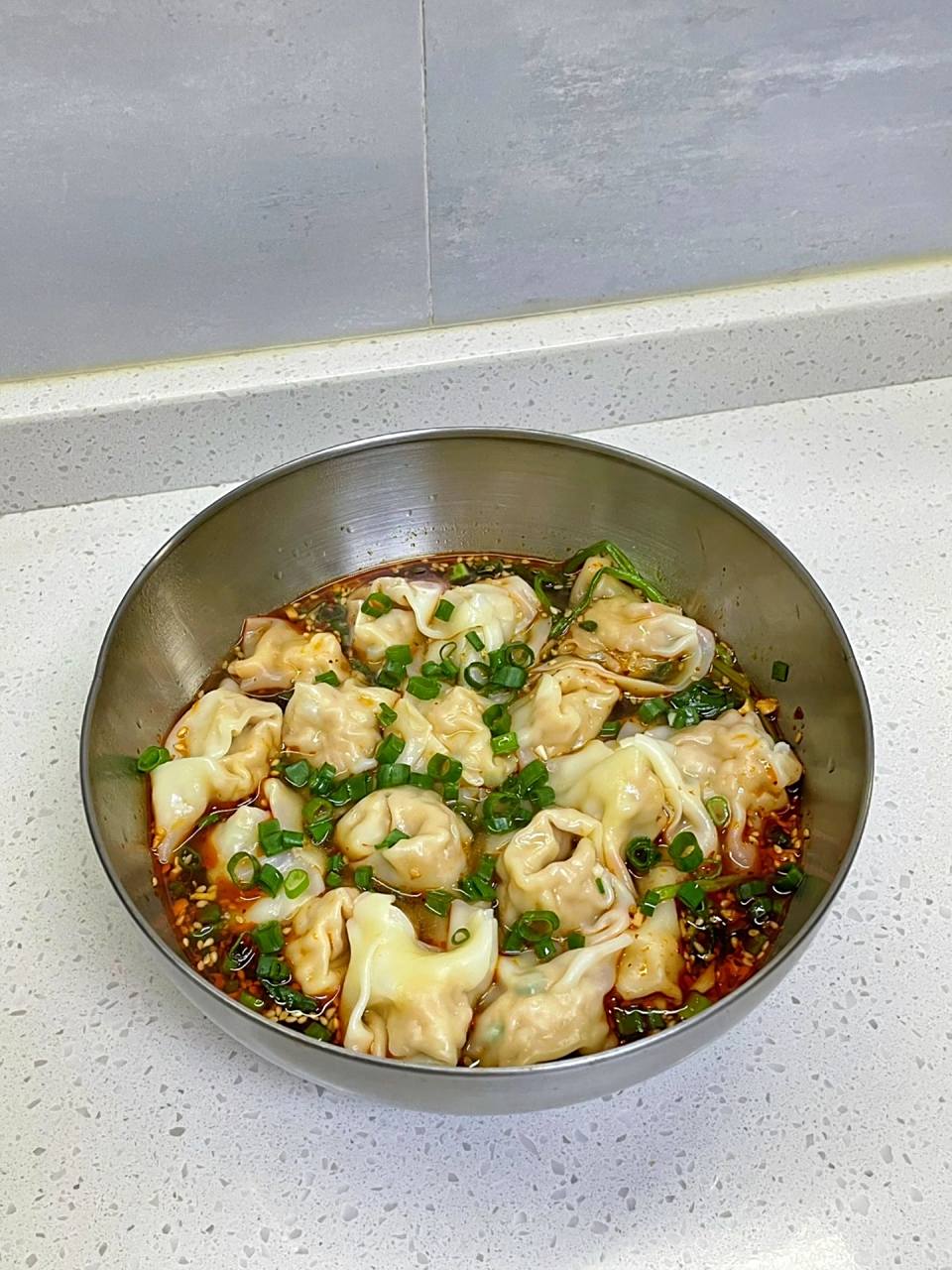 巨好吃的老麻抄手,超香的红油蘸水 老麻抄手也太好吃了,自己学会了就