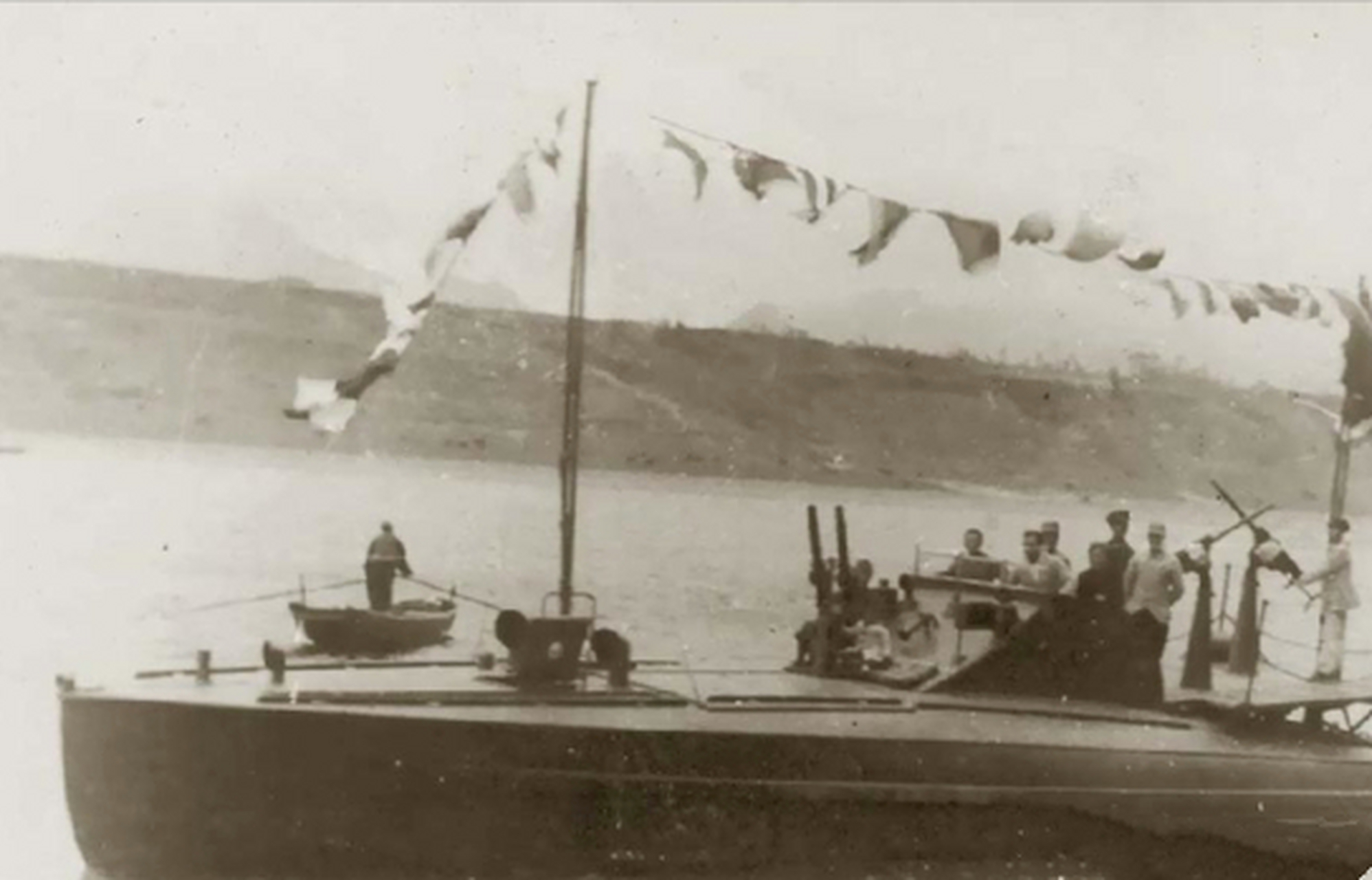 在历史上,中国很早就建立了水师,并有着丰富的战绩历史,明朝水师更是