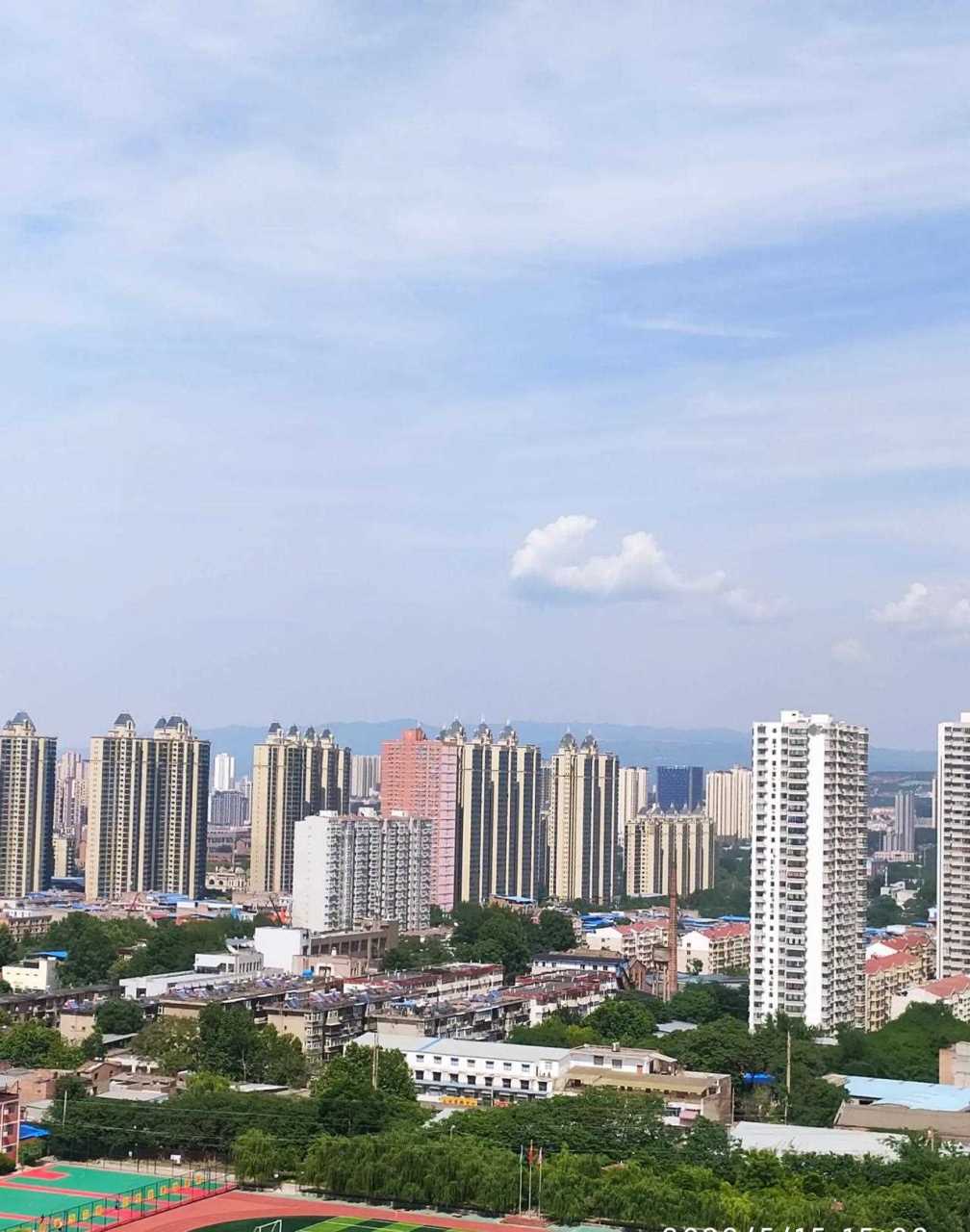 [你懂的] [囧] 昨天翻箱倒柜地找羽绒服,今天又翻箱倒柜地找短袖,为