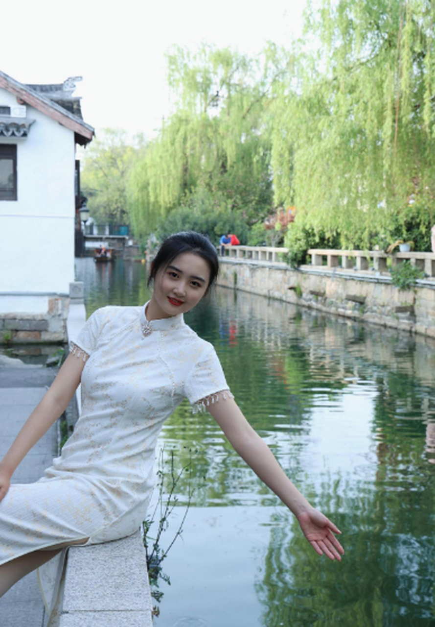 江南水乡的女子,如水般温婉!