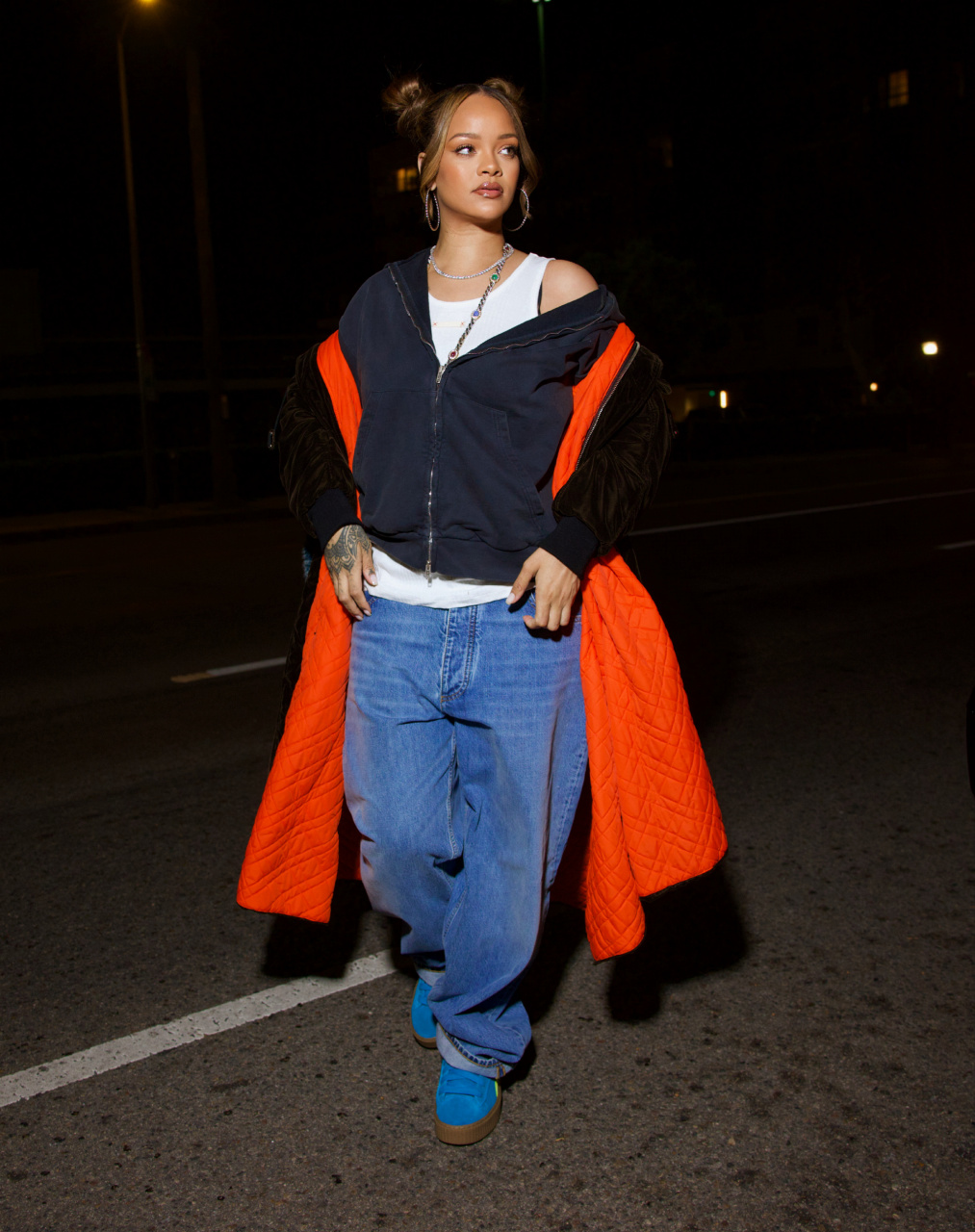 美丽辣妈rihanna最新街拍,双丸子发型也轻松驾驭! 67