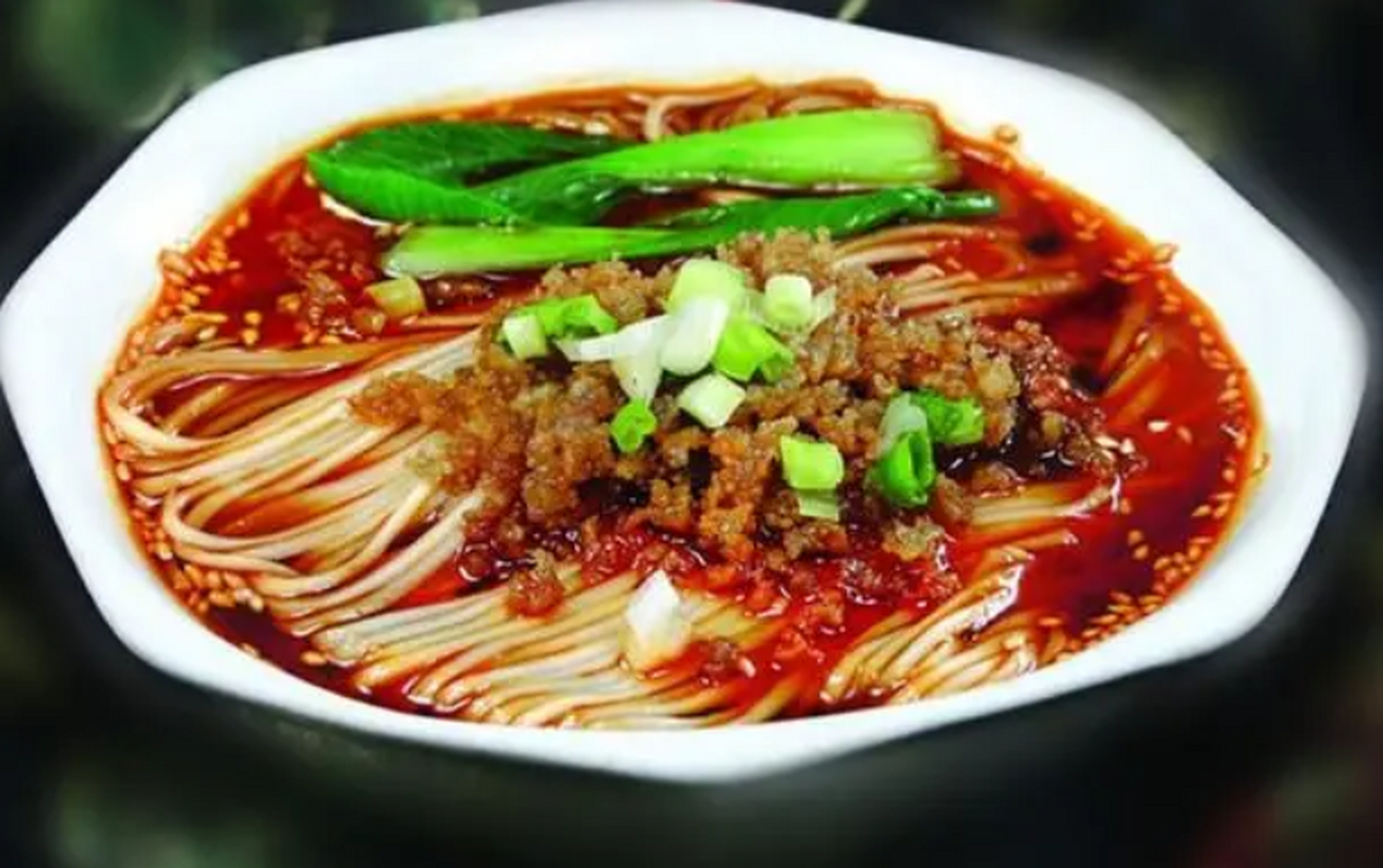 无论你是四川人还是外地游客,品尝一碗正宗的四川担担面