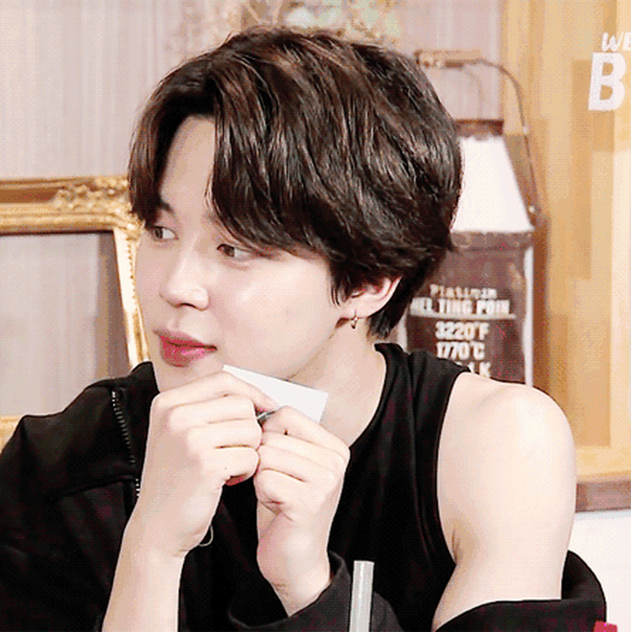 朴智F是bts的主舞,他的舞蹈受到了很多人的赞扬,不仅是粉丝,更是很多