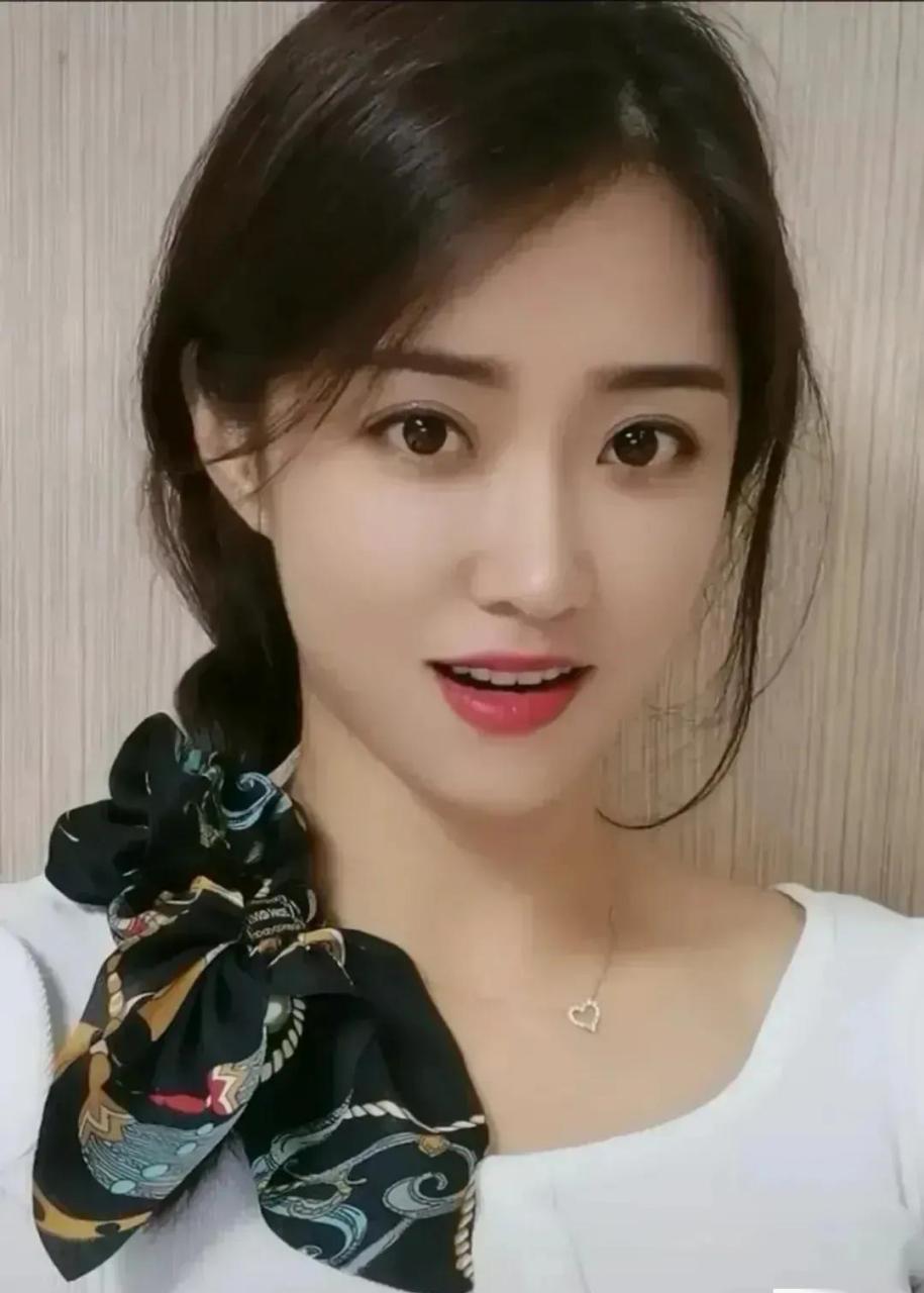 百家号星火计划# 网红三妮是最漂亮得吗?