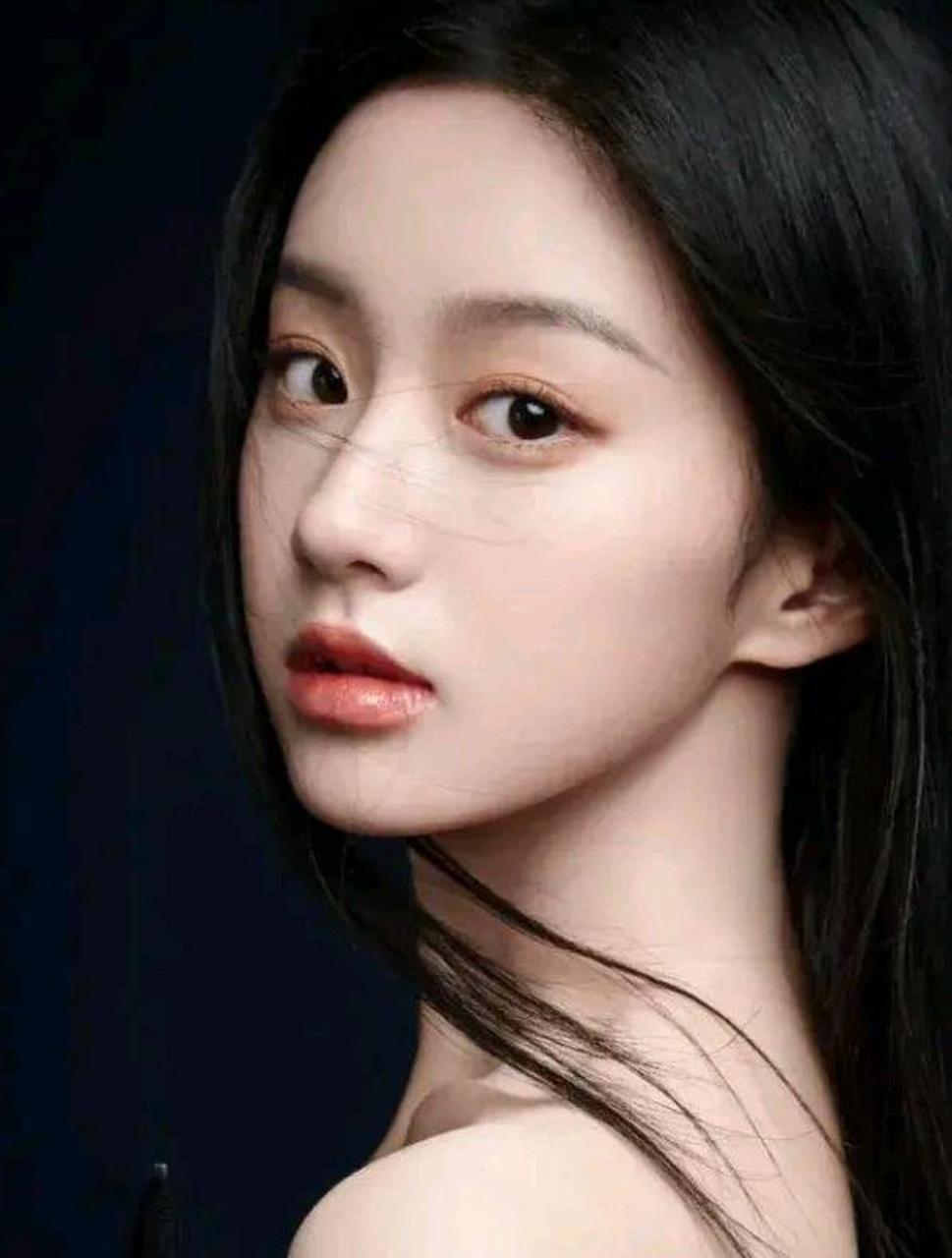 柳叶眉,杏核眼,樱桃小口一点点,东方古典美女标准