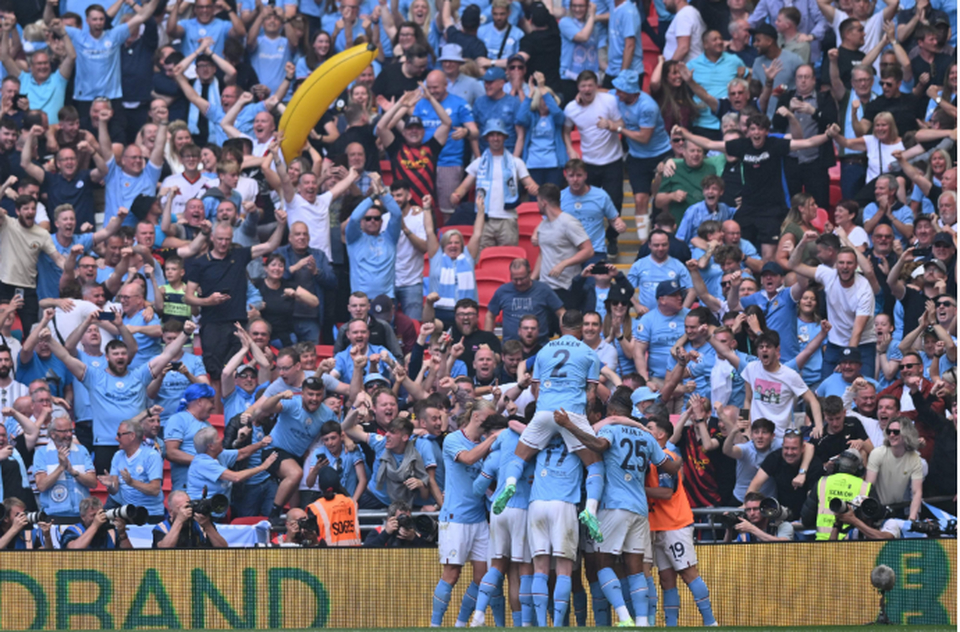 击败同城宿敌曼联夺足总杯 曼城离三冠王只差一步 凭借中场大将