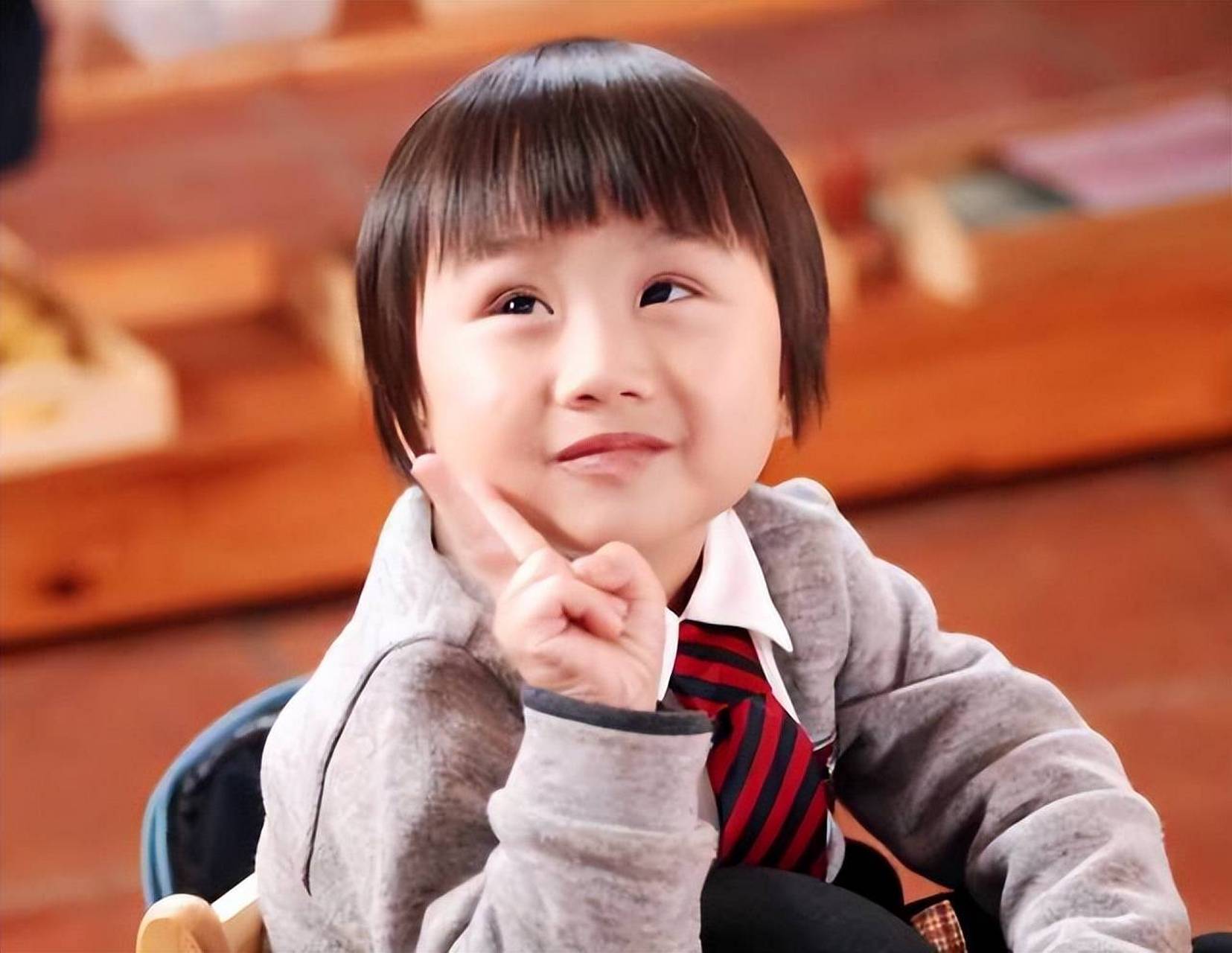 高考刚结束,中国台湾省内的童星小小彬就被爆出在体育场当清洁工